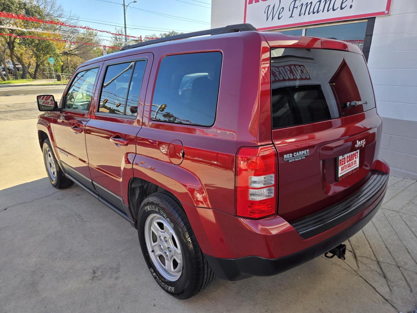 2015 Red Jeep Patriot Sport 2WD (1C4NJPBB7FD) with an 2.4L L4 DOHC 16V engine, Automatic transmission, located at 503 West Court, Seguin, TX, 78155, (830) 379-3373, 29.568621, -97.969803 - Photo#3