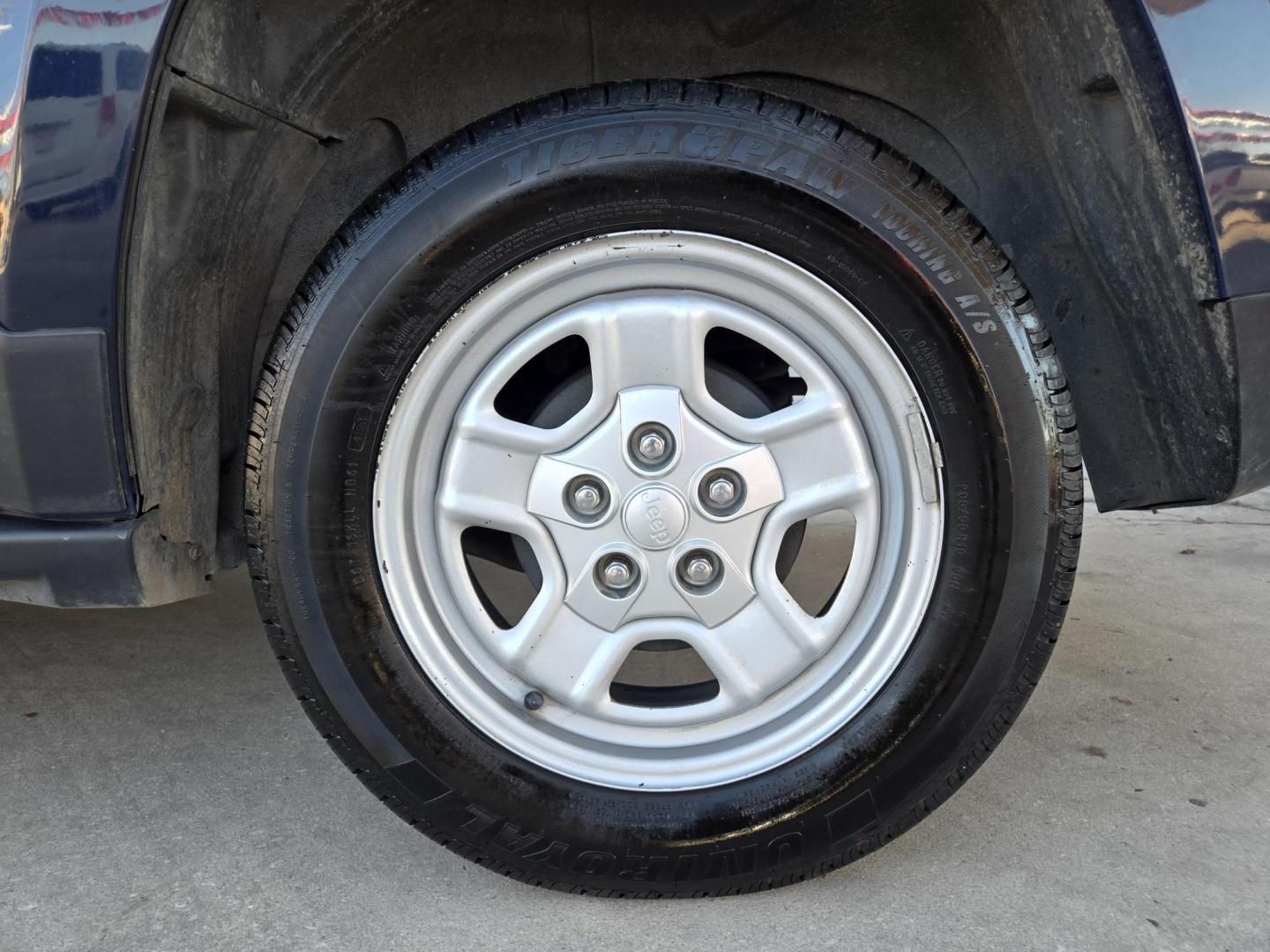 2016 Blue Jeep Patriot Sport 2WD (1C4NJPBA2GD) with an 2.0L L4 DOHC 16V engine, Automatic transmission, located at 503 West Court, Seguin, TX, 78155, (830) 379-3373, 29.568621, -97.969803 - 2016 Jeep Patriot Sport 2WD with a 2.0L L4 DOHC 16V, Automatic, Tilt, Cruise, AM/FM/AUX Stereo, Power Windows, Locks and Side Mirrors, Tinted Windows, Alloy Wheels, Rear Wiper, Rear Defroster and more!! - Photo#8