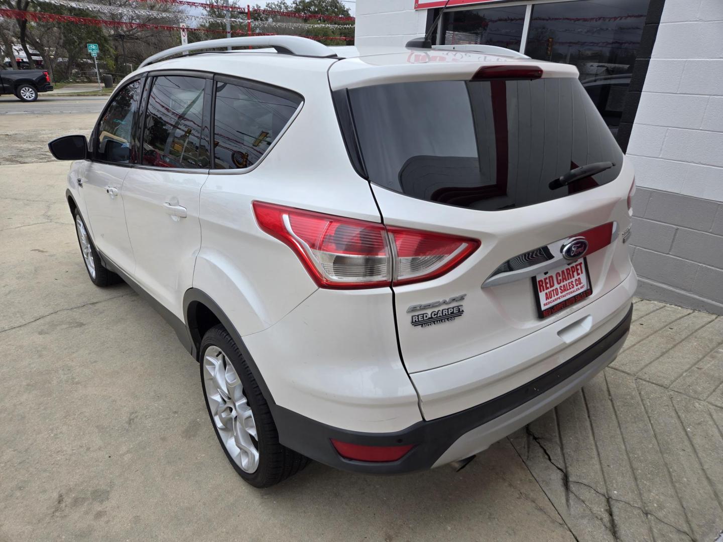 2014 WHITE Ford Escape Titanium FWD (1FMCU0JX4EU) with an 1.6L L4 DOHC 16V engine, 6-Speed Automatic transmission, located at 503 West Court, Seguin, TX, 78155, (830) 379-3373, 29.568621, -97.969803 - Photo#2