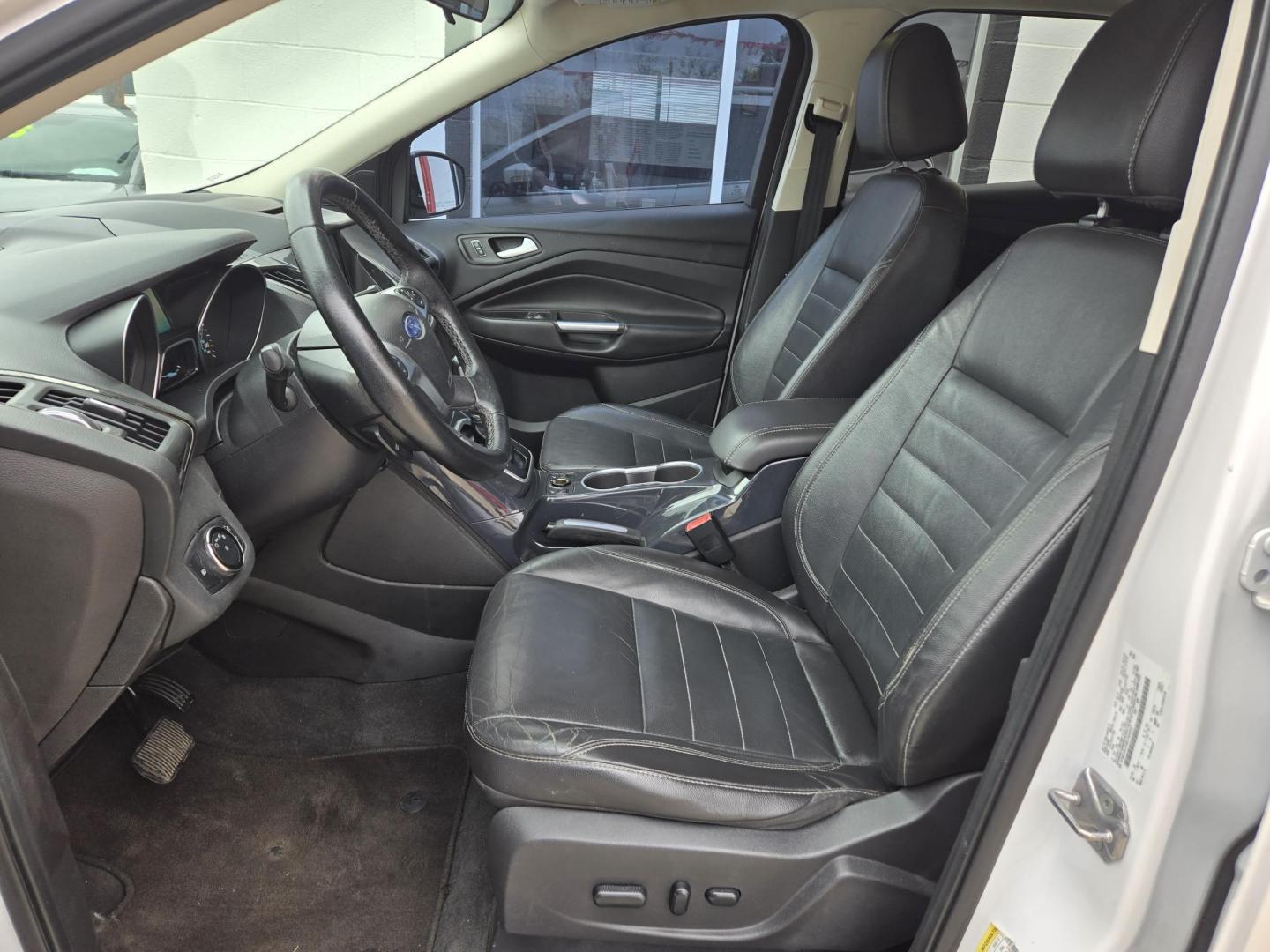 2014 WHITE Ford Escape Titanium FWD (1FMCU0JX4EU) with an 1.6L L4 DOHC 16V engine, 6-Speed Automatic transmission, located at 503 West Court, Seguin, TX, 78155, (830) 379-3373, 29.568621, -97.969803 - Photo#5