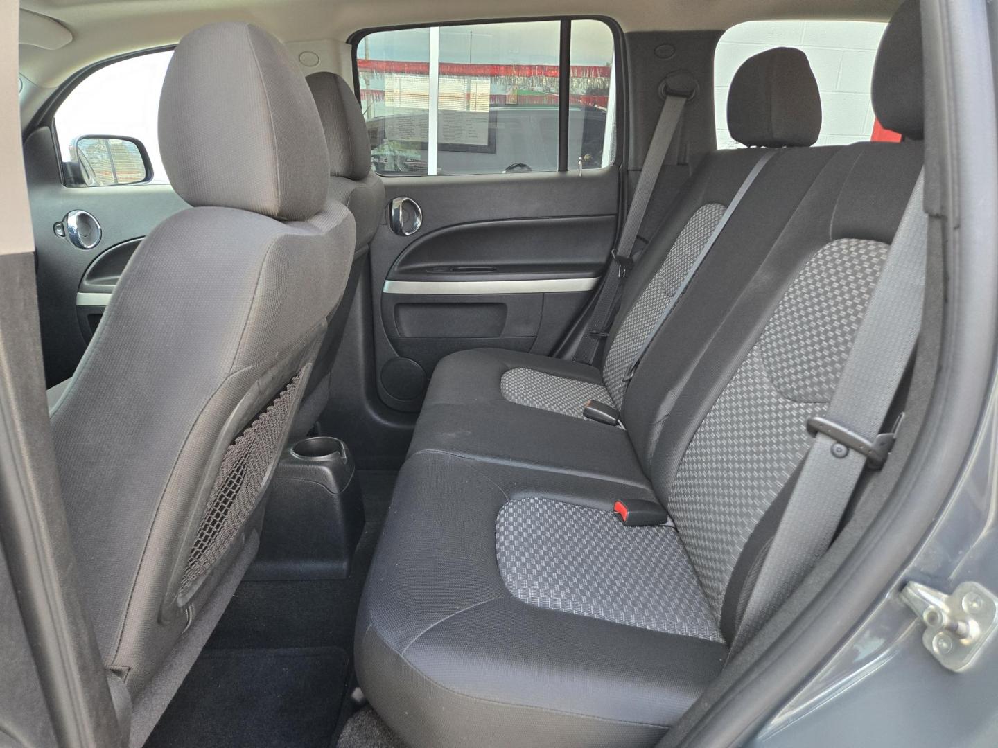 2009 GRAY Chevrolet HHR LT1 (3GNCA23B79S) with an 2.2L L4 DOHC 16V engine, 4-Speed Automatic Overdrive transmission, located at 503 West Court, Seguin, TX, 78155, (830) 379-3373, 29.568621, -97.969803 - Photo#6