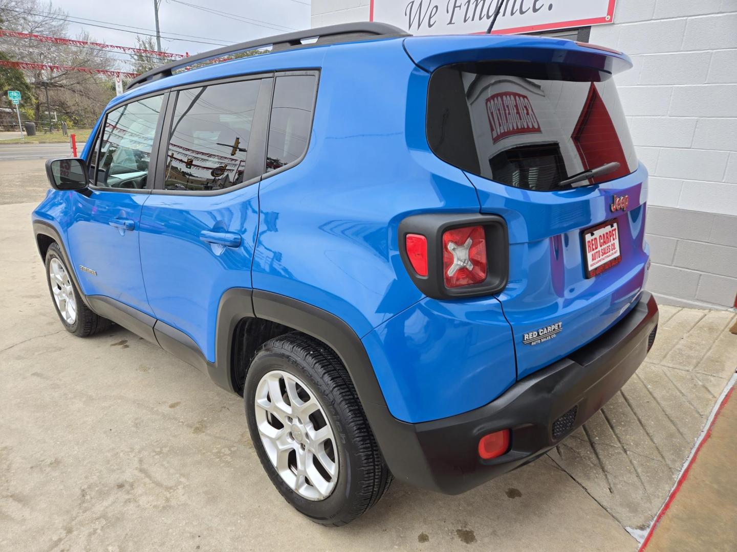 2015 Jeep Renegade Latitude FWD (ZACCJABT4FP) with an 2.4L L4 engine, Automatic transmission, located at 503 West Court, Seguin, TX, 78155, (830) 379-3373, 29.568621, -97.969803 - Photo#3