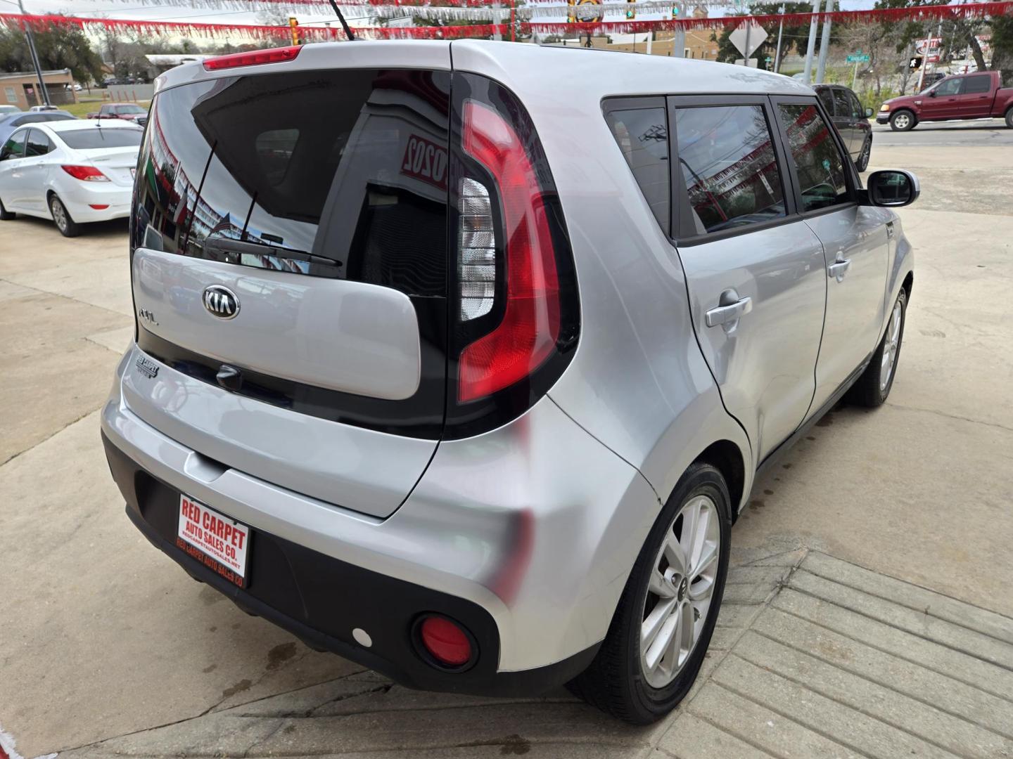 2018 SILVER Kia Soul + (KNDJP3A51J7) with an 2.0L L4 DOHC 16V engine, Automatic transmission, located at 503 West Court, Seguin, TX, 78155, (830) 379-3373, 29.568621, -97.969803 - Photo#2