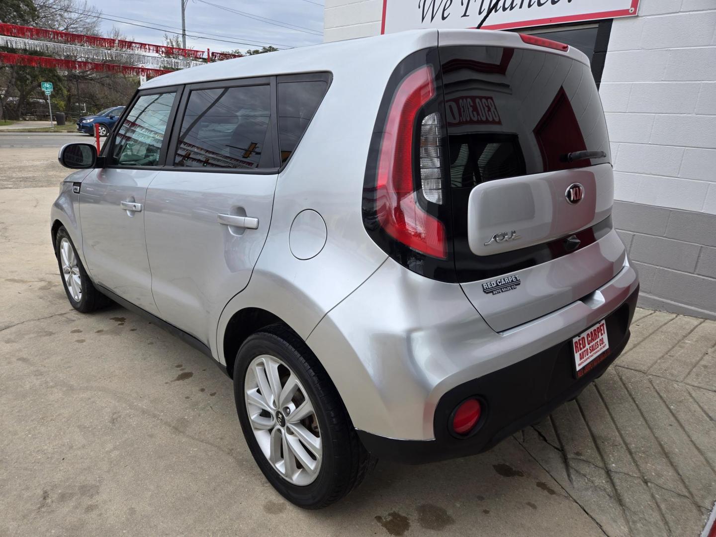 2018 SILVER Kia Soul + (KNDJP3A51J7) with an 2.0L L4 DOHC 16V engine, Automatic transmission, located at 503 West Court, Seguin, TX, 78155, (830) 379-3373, 29.568621, -97.969803 - Photo#3