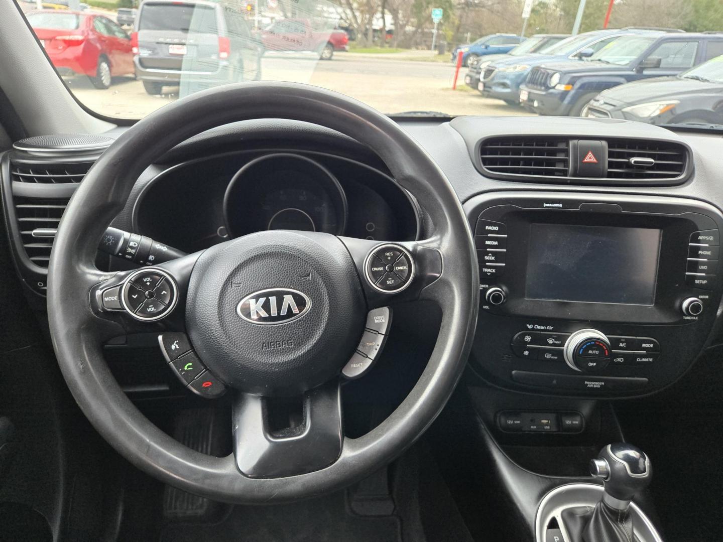 2018 SILVER Kia Soul + (KNDJP3A51J7) with an 2.0L L4 DOHC 16V engine, Automatic transmission, located at 503 West Court, Seguin, TX, 78155, (830) 379-3373, 29.568621, -97.969803 - Photo#5