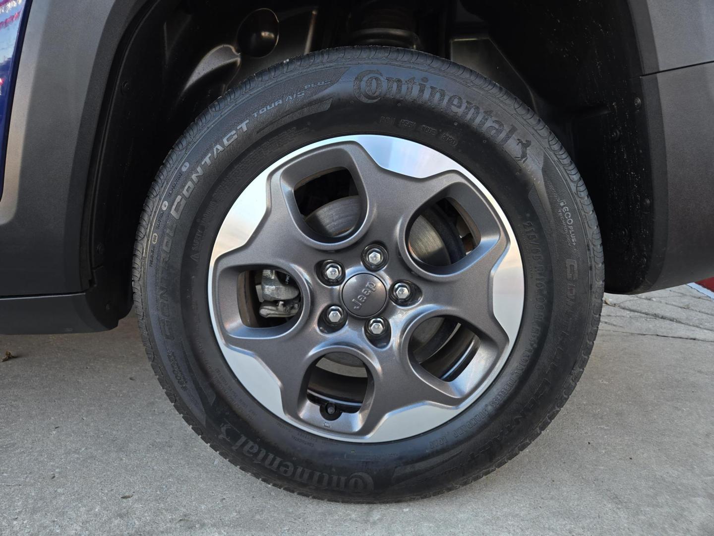 2018 Blue Jeep Renegade Sport FWD (ZACCJAAB8JP) with an 2.4L L4 DOHC 16V engine, Automatic transmission, located at 503 West Court, Seguin, TX, 78155, (830) 379-3373, 29.568621, -97.969803 - Photo#8