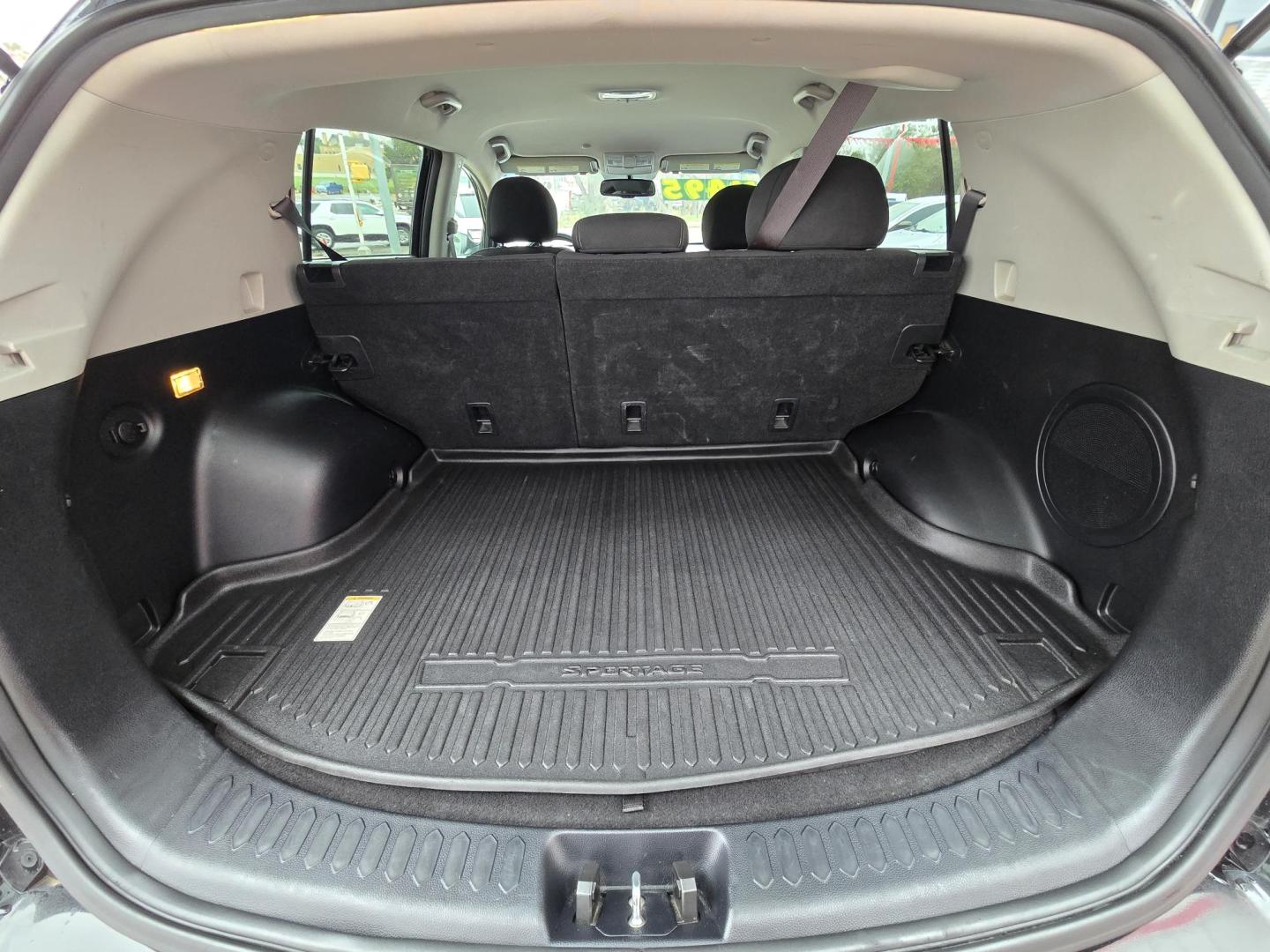2015 Black Kia Sportage EX FWD (KNDPC3AC1F7) with an 2.4L V6 DOHC 24V engine, 6-Speed Automatic transmission, located at 503 West Court, Seguin, TX, 78155, (830) 379-3373, 29.568621, -97.969803 - Photo#7