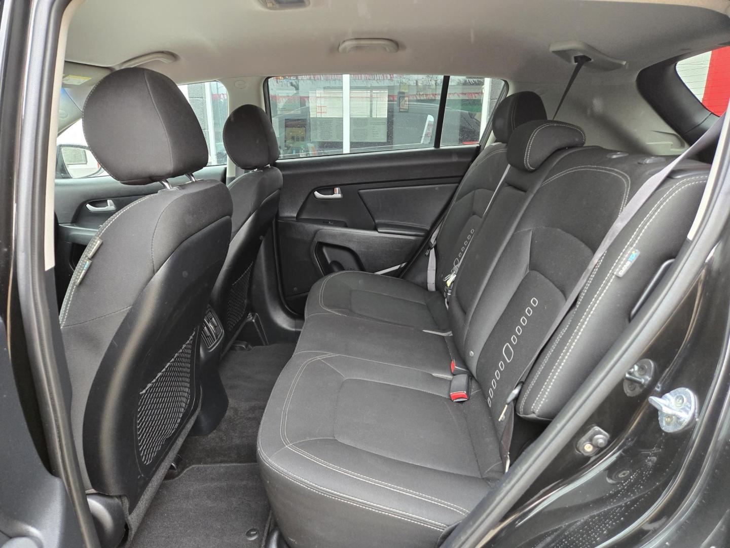 2015 Black Kia Sportage EX FWD (KNDPC3AC1F7) with an 2.4L V6 DOHC 24V engine, 6-Speed Automatic transmission, located at 503 West Court, Seguin, TX, 78155, (830) 379-3373, 29.568621, -97.969803 - Photo#6