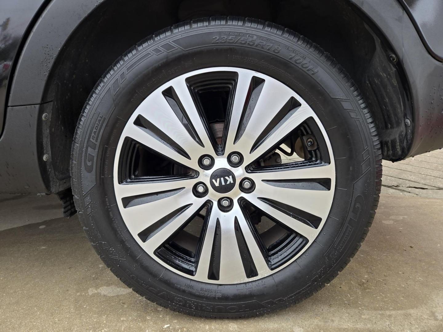 2015 Black Kia Sportage EX FWD (KNDPC3AC1F7) with an 2.4L V6 DOHC 24V engine, 6-Speed Automatic transmission, located at 503 West Court, Seguin, TX, 78155, (830) 379-3373, 29.568621, -97.969803 - Photo#8