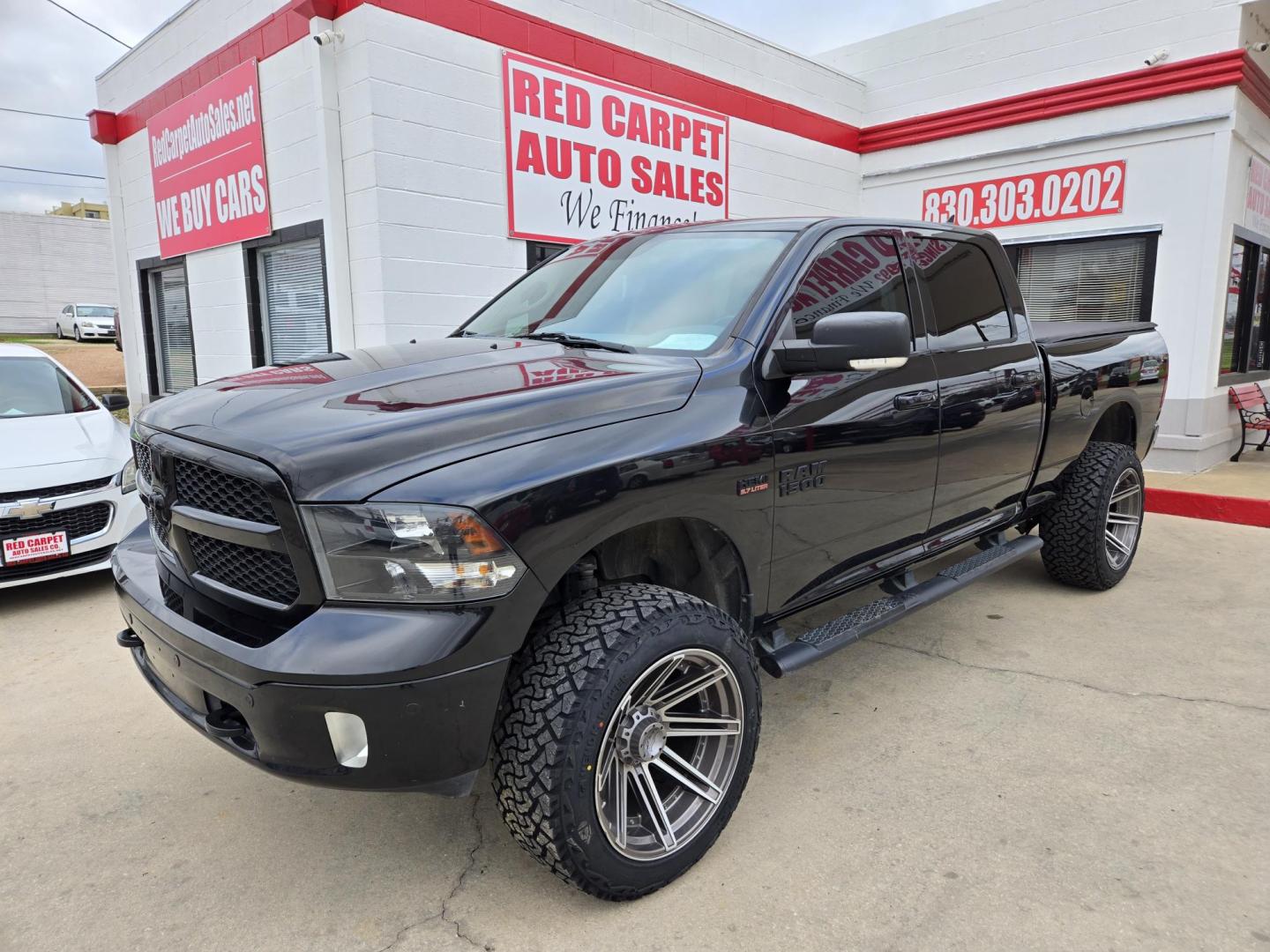 2018 Black RAM 1500 SLT Crew Cab LWB 4WD (1C6RR7TT4JS) with an 5.7L V8 OHV 16V engine, 8A transmission, located at 503 West Court, Seguin, TX, 78155, (830) 379-3373, 29.568621, -97.969803 - Photo#0