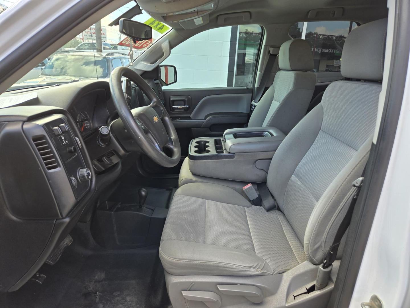 2018 WHITE Chevrolet Silverado 1500 Work Truck Double Cab 4WD (1GCVKNECXJZ) with an 5.3L V8 OHV 16V engine, 6A transmission, located at 503 West Court, Seguin, TX, 78155, (830) 379-3373, 29.568621, -97.969803 - 2018 Chevrolet Silverado 1500 Work Truck Double Cab 4WD with a 5.3L V8 OHV 16V, Automatic, Tilt, Cruise, AM/FM Touchscreen Stereo, Power Windows, Locks and Side Mirrors, Bluetooth, Front Bench Seating, Tinted Windows, Automatic Headlights, Onstar Capability, Grille Guard, Camper Shell, Running Board - Photo#4