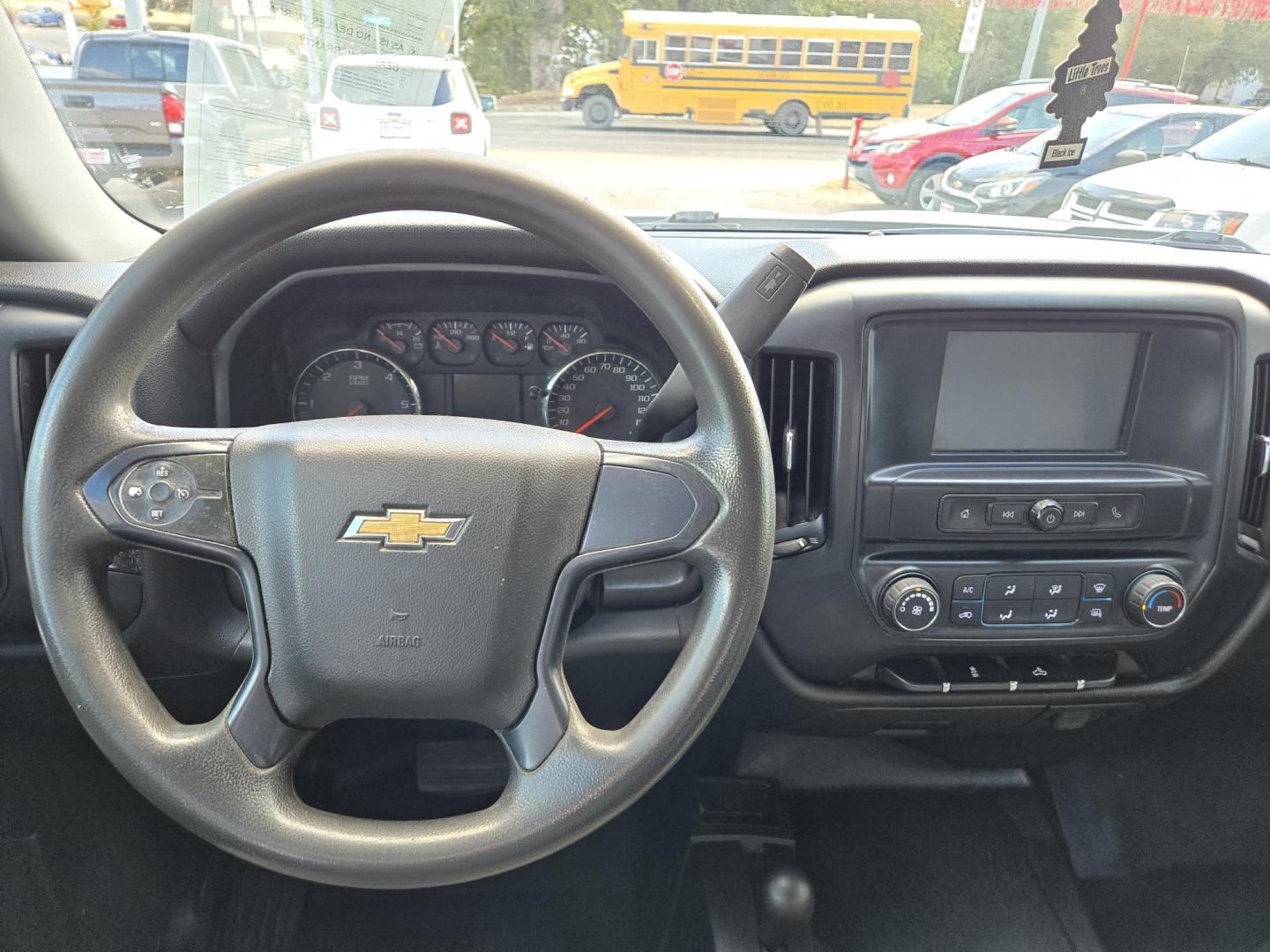 2018 WHITE Chevrolet Silverado 1500 Work Truck Double Cab 4WD (1GCVKNECXJZ) with an 5.3L V8 OHV 16V engine, 6A transmission, located at 503 West Court, Seguin, TX, 78155, (830) 379-3373, 29.568621, -97.969803 - 2018 Chevrolet Silverado 1500 Work Truck Double Cab 4WD with a 5.3L V8 OHV 16V, Automatic, Tilt, Cruise, AM/FM Touchscreen Stereo, Power Windows, Locks and Side Mirrors, Bluetooth, Front Bench Seating, Tinted Windows, Automatic Headlights, Onstar Capability, Grille Guard, Camper Shell, Running Board - Photo#5