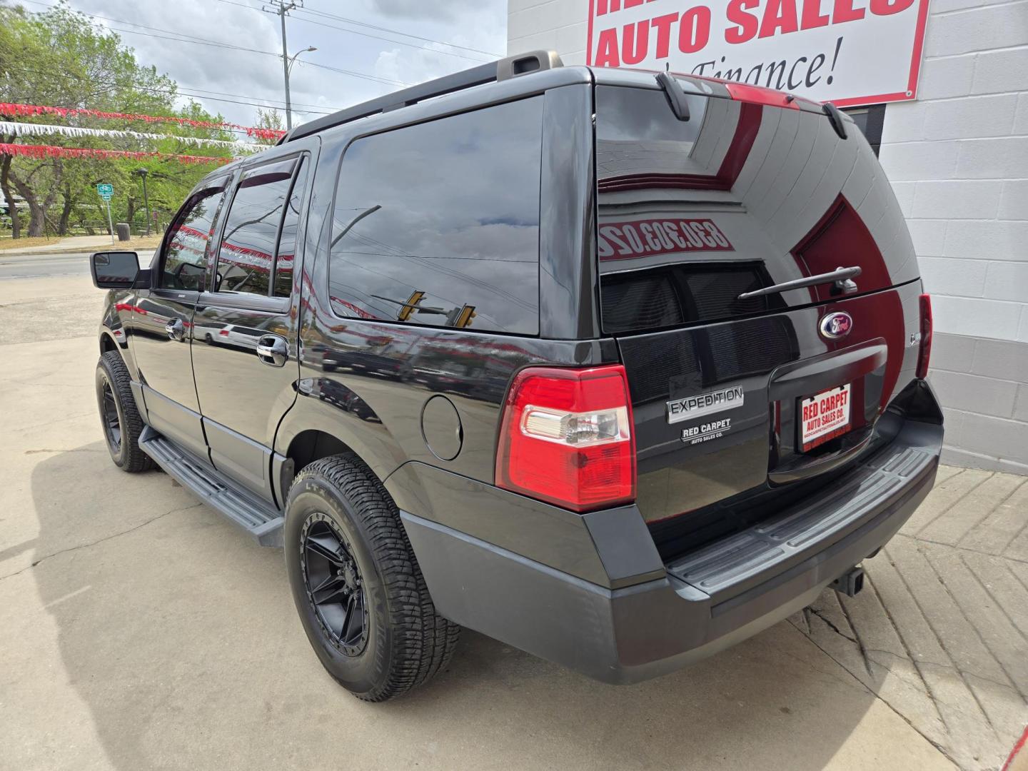 2014 Black Ford Expedition XL 4WD (1FMJU1G57EE) with an 5.4L V8 SOHC 16V FFV engine, 6-Speed Automatic transmission, located at 503 West Court, Seguin, TX, 78155, (830) 379-3373, 29.568621, -97.969803 - 2014 Ford Expedition XL 4WD with a 5.4L V8 SOHC 16V FFV, Automatic, Tilt, Cruise, AM/FM Touchscreen Stereo, Power Windows, Locks, Seat and Side Mirrors, Rear A/C, Tinted Windows, Automatic Headlights, Running Boards, Alloy Wheels, Rear Wipers, Rear Defroster and more!! - Photo#3