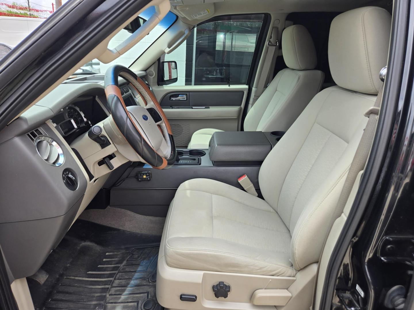 2014 Black Ford Expedition XL 4WD (1FMJU1G57EE) with an 5.4L V8 SOHC 16V FFV engine, 6-Speed Automatic transmission, located at 503 West Court, Seguin, TX, 78155, (830) 379-3373, 29.568621, -97.969803 - 2014 Ford Expedition XL 4WD with a 5.4L V8 SOHC 16V FFV, Automatic, Tilt, Cruise, AM/FM Touchscreen Stereo, Power Windows, Locks, Seat and Side Mirrors, Rear A/C, Tinted Windows, Automatic Headlights, Running Boards, Alloy Wheels, Rear Wipers, Rear Defroster and more!! - Photo#4