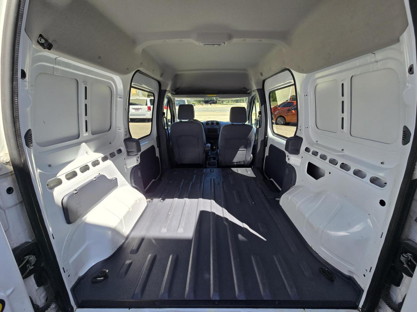 2013 WHITE Ford Transit Connect XL (NM0LS6AN0DT) with an 2.0L L4 DOHC 16V engine, 4-Speed Automatic transmission, located at 503 West Court, Seguin, TX, 78155, (830) 379-3373, 29.568621, -97.969803 - 2013 Ford Transit Connect XL with a 2.0L L4 DOHC 16V, Automatic, Tilt, AM/FM Stereo, Overhead Storage, Rear Wiper, Rear Defroster and more!! - Photo#7