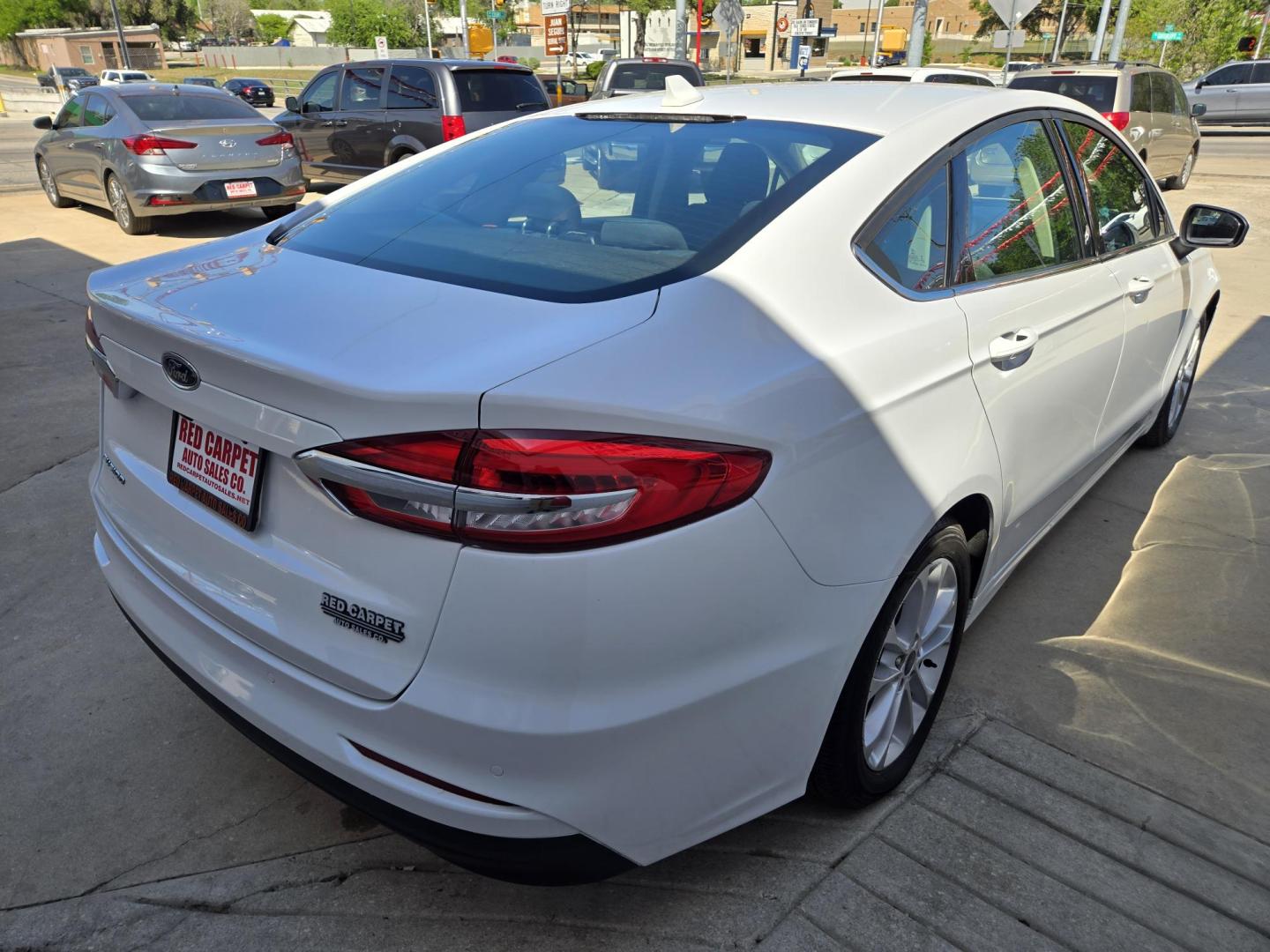 2020 WHITE Ford Fusion SE (3FA6P0H7XLR) with an 2.5L L4 DOHC 16V engine, 6A transmission, located at 503 West Court, Seguin, TX, 78155, (830) 379-3373, 29.568621, -97.969803 - 2020 Ford Fusion SE with a 2.5L L4 DOHC 16V, Automatic, Tilt, Cruise, AM/FM Touchscreen Stereo, Power Windows, Locks, Seat and Side Mirrors, Bluetooth, Automatic Headlights, Backup Camera, Alloy Wheels, Rear Defroster and more!! - Photo#2