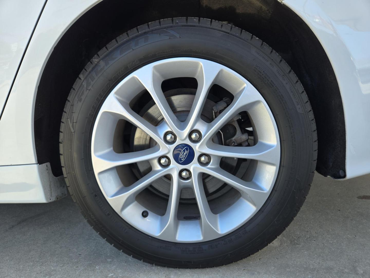 2020 WHITE Ford Fusion SE (3FA6P0H7XLR) with an 2.5L L4 DOHC 16V engine, 6A transmission, located at 503 West Court, Seguin, TX, 78155, (830) 379-3373, 29.568621, -97.969803 - 2020 Ford Fusion SE with a 2.5L L4 DOHC 16V, Automatic, Tilt, Cruise, AM/FM Touchscreen Stereo, Power Windows, Locks, Seat and Side Mirrors, Bluetooth, Automatic Headlights, Backup Camera, Alloy Wheels, Rear Defroster and more!! - Photo#8