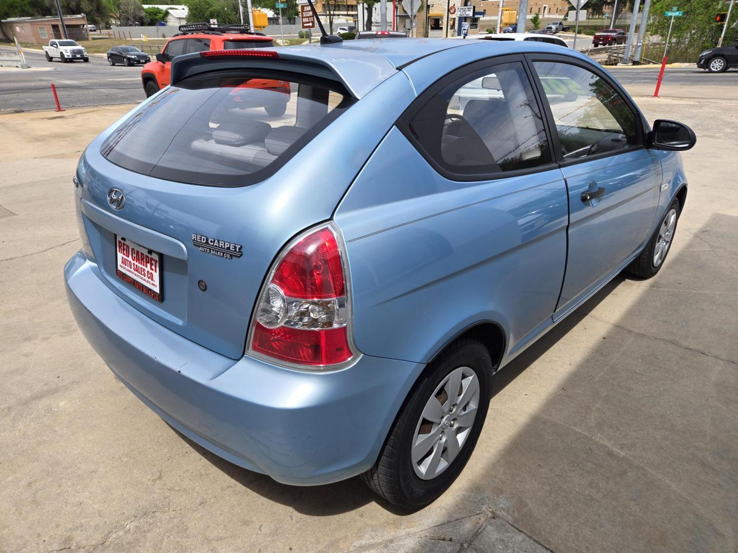 2008 Blue Hyundai Accent GS 3-Door (KMHCM36CX8U) with an 1.6L L4 DOHC 16V engine, Automatic transmission, located at 503 West Court, Seguin, TX, 78155, (830) 379-3373, 29.568621, -97.969803 - 2008 Hyundai Accent GS 3-Door with a 1.6L L4 DOHC 16V, Automatic, Tilt, AM/FM/CD/AUX Stereo, Rear Defroster and more!! - Photo#2