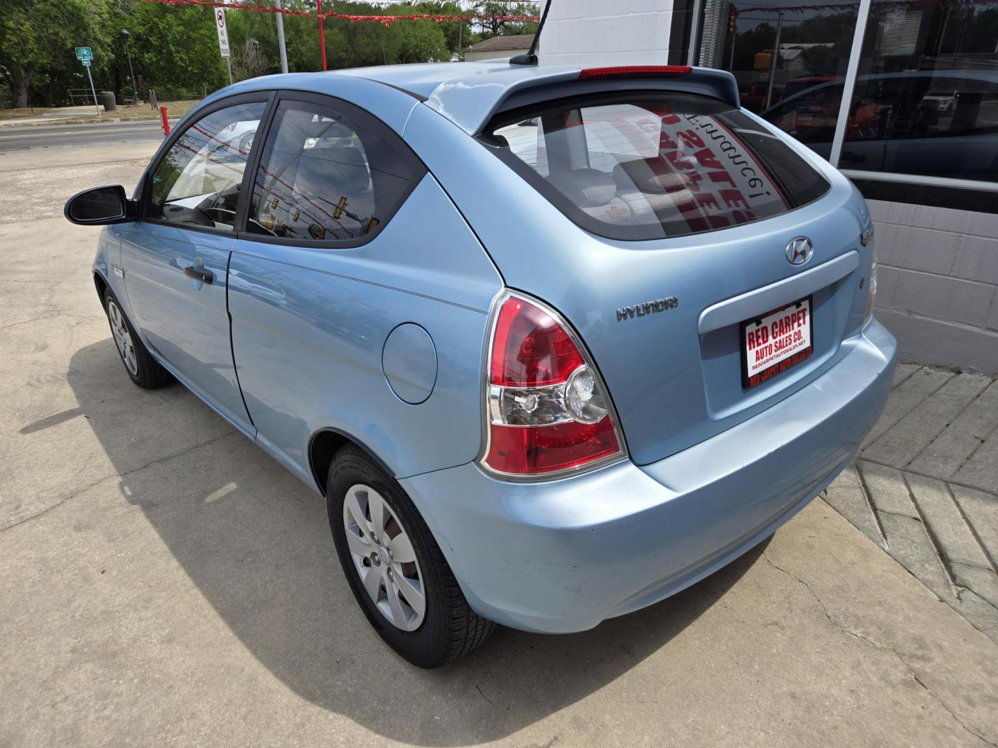 2008 Blue Hyundai Accent GS 3-Door (KMHCM36CX8U) with an 1.6L L4 DOHC 16V engine, Automatic transmission, located at 503 West Court, Seguin, TX, 78155, (830) 379-3373, 29.568621, -97.969803 - 2008 Hyundai Accent GS 3-Door with a 1.6L L4 DOHC 16V, Automatic, Tilt, AM/FM/CD/AUX Stereo, Rear Defroster and more!! - Photo#3