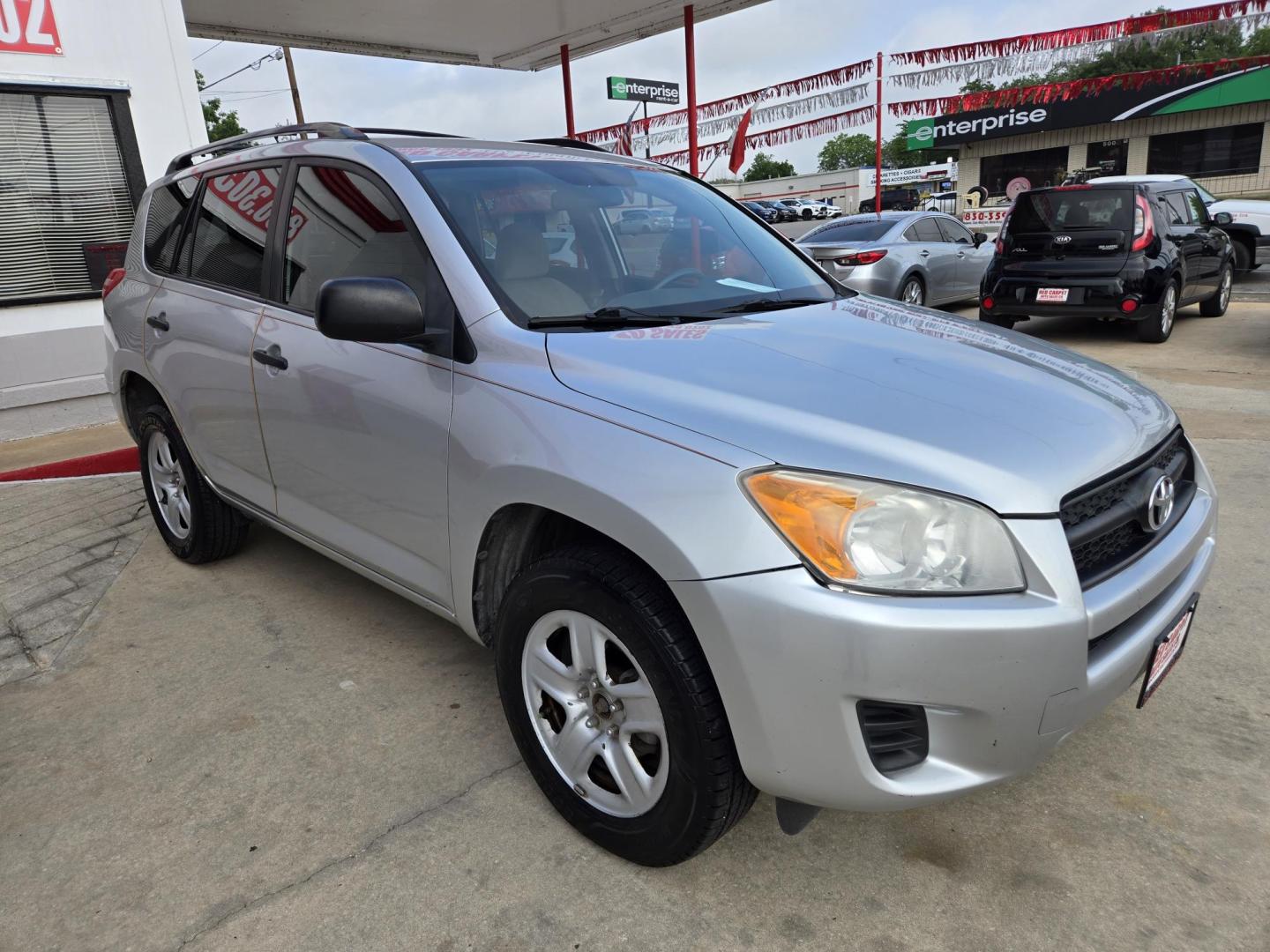 2011 SILVER Toyota RAV4 Base I4 2WD (2T3ZF4DV5BW) with an 2.4L L4 DOHC 16V engine, 4-Speed Automatic transmission, located at 503 West Court, Seguin, TX, 78155, (830) 379-3373, 29.568621, -97.969803 - 2011 Toyota RAV4 Base 2WD with a 2.4L L4 DOHC 16V, Automatic, Tilt, Cruise, AM/FM/CD/AUX Stereo, Power Windows, Locks and Side Mirrors, Tinted Windows, Alloy Wheels, Rear Wiper, Rear Defroster and more!! - Photo#1