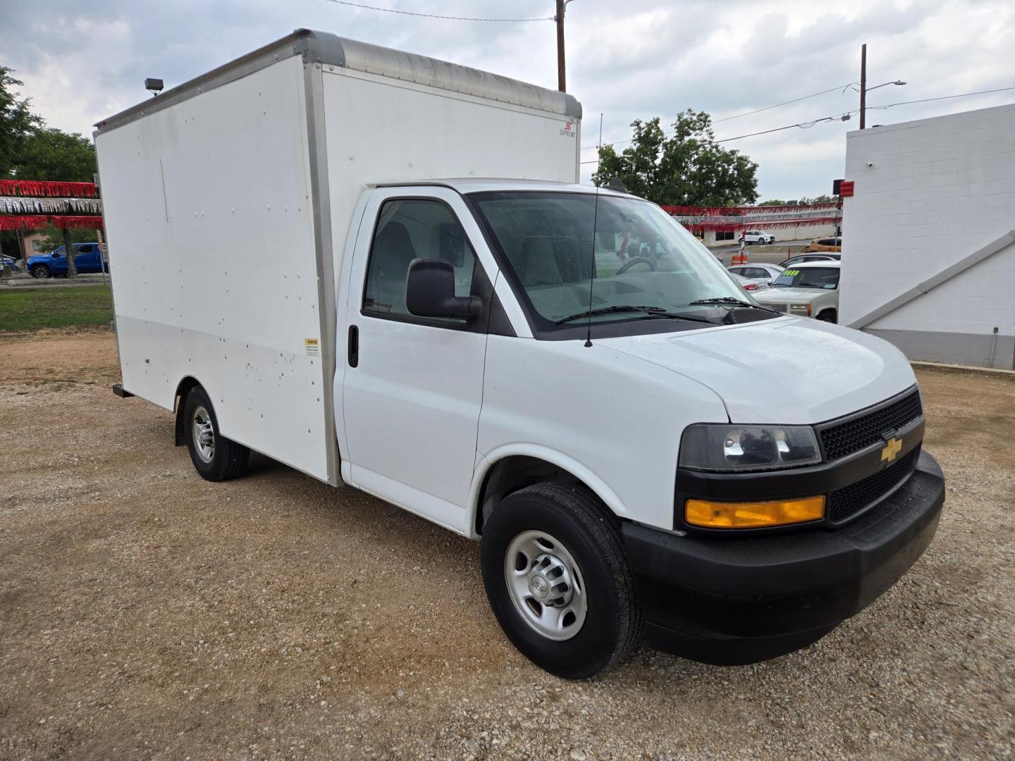 2019 WHITE Chevrolet Express G3500 139" (1GB0GRFP8K1) with an 4.3L V6 F OHV 12V engine, 6A transmission, located at 503 West Court, Seguin, TX, 78155, (830) 379-3373, 29.568621, -97.969803 - 2019 Chevrolet Express G3500 High Cube Van with a 4.3L V6 F OHV 12V, Automatic, Tilt, Cruise, AM/FM/AUX Stereo, Power Windows, Locks and Side Mirrors, Bluetooth, Onstar Capability, Automatic Headlights, Alloy Wheels, Rear Folding Shelving, Power Inverter, Winch, Ramps, Backup Camera and more!! - Photo#1