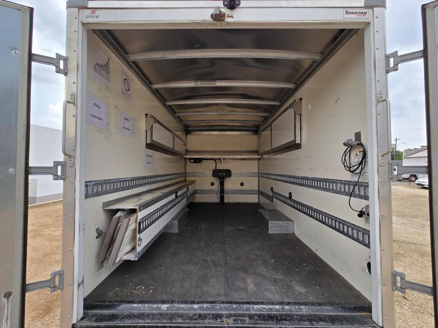 2019 WHITE Chevrolet Express G3500 139" (1GB0GRFP8K1) with an 4.3L V6 F OHV 12V engine, 6A transmission, located at 503 West Court, Seguin, TX, 78155, (830) 379-3373, 29.568621, -97.969803 - 2019 Chevrolet Express G3500 High Cube Van with a 4.3L V6 F OHV 12V, Automatic, Tilt, Cruise, AM/FM/AUX Stereo, Power Windows, Locks and Side Mirrors, Bluetooth, Onstar Capability, Automatic Headlights, Alloy Wheels, Rear Folding Shelving, Power Inverter, Winch, Ramps, Backup Camera and more!! - Photo#7