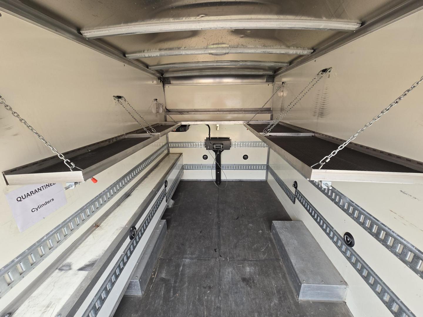 2019 WHITE Chevrolet Express G3500 139" (1GB0GRFP8K1) with an 4.3L V6 F OHV 12V engine, 6A transmission, located at 503 West Court, Seguin, TX, 78155, (830) 379-3373, 29.568621, -97.969803 - 2019 Chevrolet Express G3500 High Cube Van with a 4.3L V6 F OHV 12V, Automatic, Tilt, Cruise, AM/FM/AUX Stereo, Power Windows, Locks and Side Mirrors, Bluetooth, Onstar Capability, Automatic Headlights, Alloy Wheels, Rear Folding Shelving, Power Inverter, Winch, Ramps, Backup Camera and more!! - Photo#8
