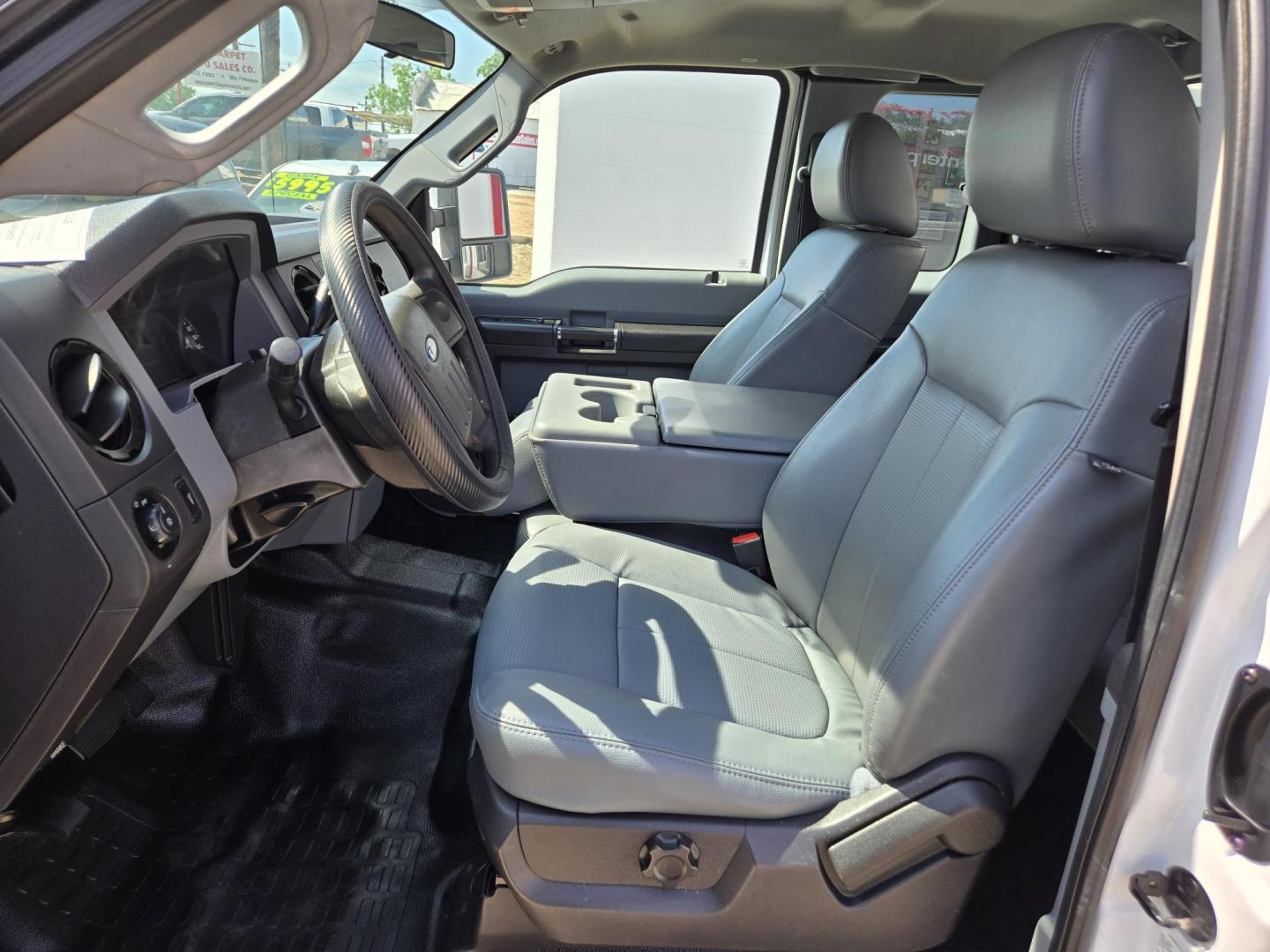 2015 WHITE Ford F-250 SD Lariat SuperCab 2WD (1FD7X2AT0FE) with an 6.7L V8 OHV 16V DIESEL engine, 6A transmission, located at 503 West Court, Seguin, TX, 78155, (830) 379-3373, 29.568621, -97.969803 - 2015 Ford F-250 SD Lariat SuperCab 2WD with a 6.7L V8 OHV 16V DIESEL, Automatic, Tilt, Cruise, AM/FM/CD/AUX Stereo, Power Windows, Locks and Side Mirrors, Knapheide Utility Box, Trailer Towing, Front Bench Seating, Alloy Wheels and more!! - Photo#4