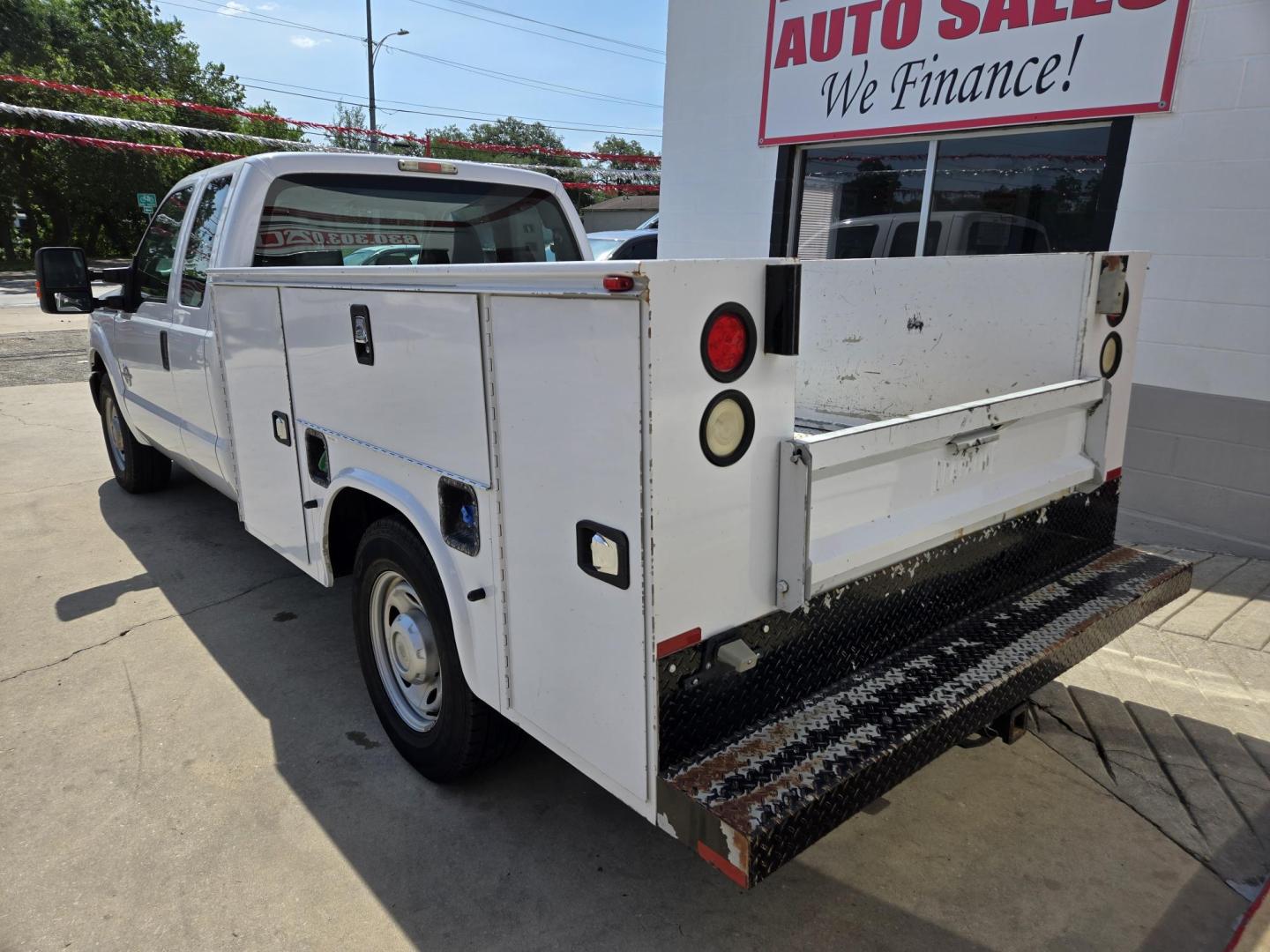 2015 WHITE Ford F-250 SD Lariat SuperCab 2WD (1FD7X2AT0FE) with an 6.7L V8 OHV 16V DIESEL engine, 6A transmission, located at 503 West Court, Seguin, TX, 78155, (830) 379-3373, 29.568621, -97.969803 - 2015 Ford F-250 SD Lariat SuperCab 2WD with a 6.7L V8 OHV 16V DIESEL, Automatic, Tilt, Cruise, AM/FM/CD/AUX Stereo, Power Windows, Locks and Side Mirrors, Knapheide Utility Box, Trailer Towing, Front Bench Seating, Alloy Wheels and more!! - Photo#3