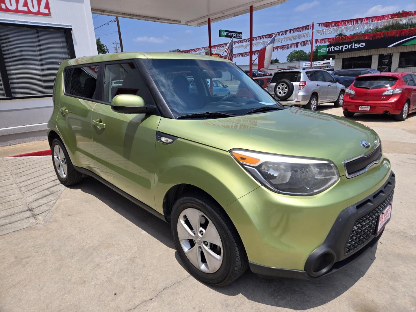 2014 Green Kia Soul Base (KNDJN2A29E7) with an 1.6L L4 DOHC 16V engine, Automatic transmission, located at 503 West Court, Seguin, TX, 78155, (830) 379-3373, 29.568621, -97.969803 - 2014 Kia Soul Base with a 1.6L L4 DOHC 16V, Automatic, Tilt, Cruise, AM/FM/AUX Stereo, Power Windows, Locks, and Side Mirrors, Bluetooth, Tinted Windows, Alloy Wheels, Rear Wiper, Rear Defroster and more!! - Photo#1