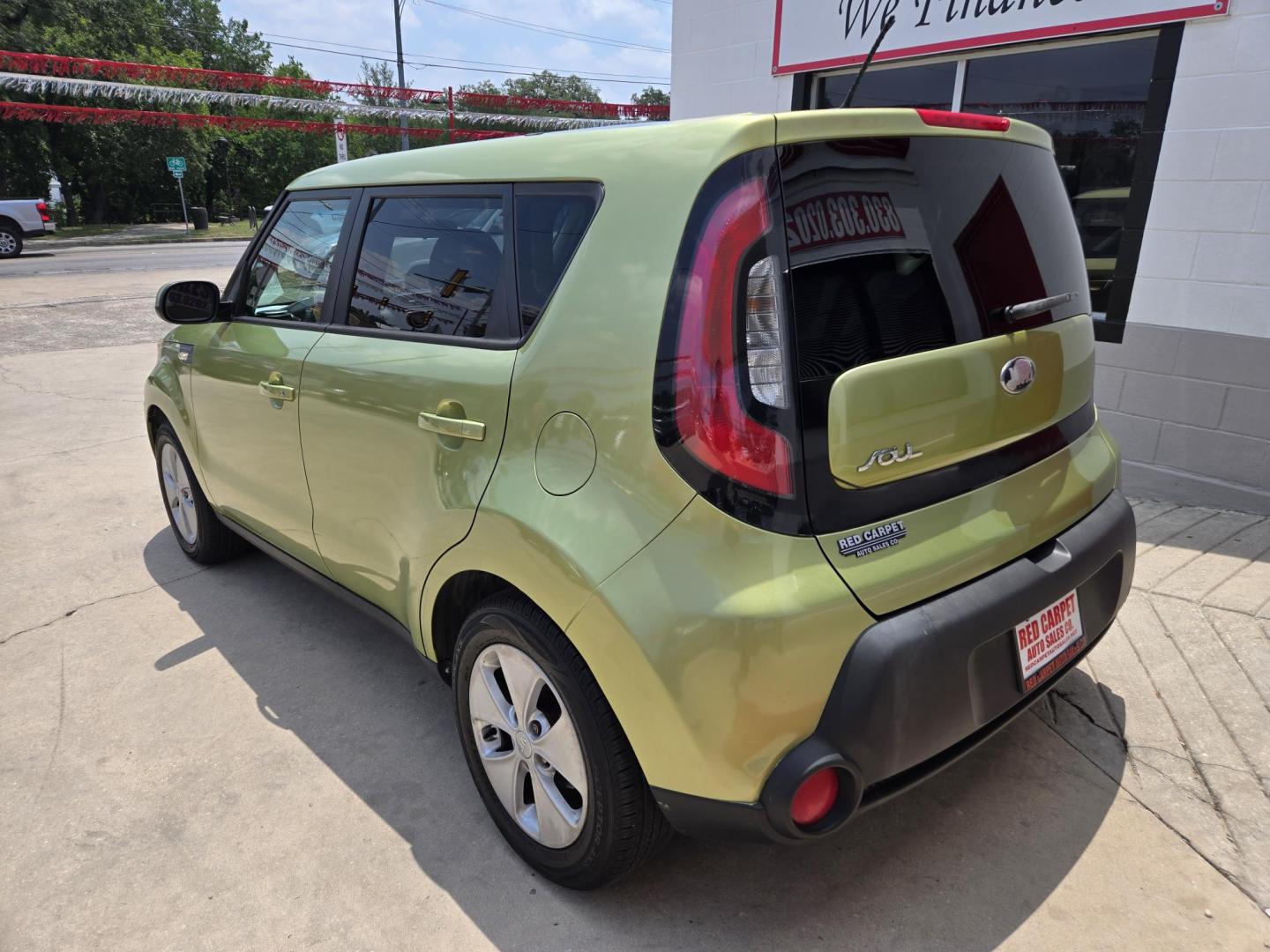 2014 Green Kia Soul Base (KNDJN2A29E7) with an 1.6L L4 DOHC 16V engine, Automatic transmission, located at 503 West Court, Seguin, TX, 78155, (830) 379-3373, 29.568621, -97.969803 - 2014 Kia Soul Base with a 1.6L L4 DOHC 16V, Automatic, Tilt, Cruise, AM/FM/AUX Stereo, Power Windows, Locks, and Side Mirrors, Bluetooth, Tinted Windows, Alloy Wheels, Rear Wiper, Rear Defroster and more!! - Photo#3