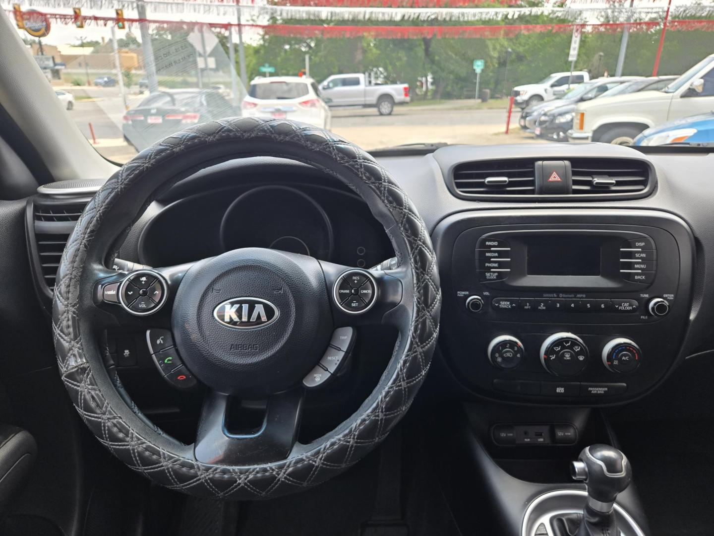 2014 Green Kia Soul Base (KNDJN2A29E7) with an 1.6L L4 DOHC 16V engine, Automatic transmission, located at 503 West Court, Seguin, TX, 78155, (830) 379-3373, 29.568621, -97.969803 - 2014 Kia Soul Base with a 1.6L L4 DOHC 16V, Automatic, Tilt, Cruise, AM/FM/AUX Stereo, Power Windows, Locks, and Side Mirrors, Bluetooth, Tinted Windows, Alloy Wheels, Rear Wiper, Rear Defroster and more!! - Photo#5