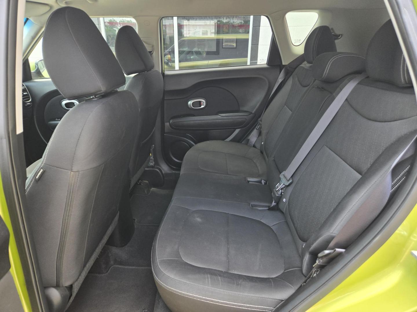 2014 Green Kia Soul Base (KNDJN2A29E7) with an 1.6L L4 DOHC 16V engine, Automatic transmission, located at 503 West Court, Seguin, TX, 78155, (830) 379-3373, 29.568621, -97.969803 - 2014 Kia Soul Base with a 1.6L L4 DOHC 16V, Automatic, Tilt, Cruise, AM/FM/AUX Stereo, Power Windows, Locks, and Side Mirrors, Bluetooth, Tinted Windows, Alloy Wheels, Rear Wiper, Rear Defroster and more!! - Photo#6