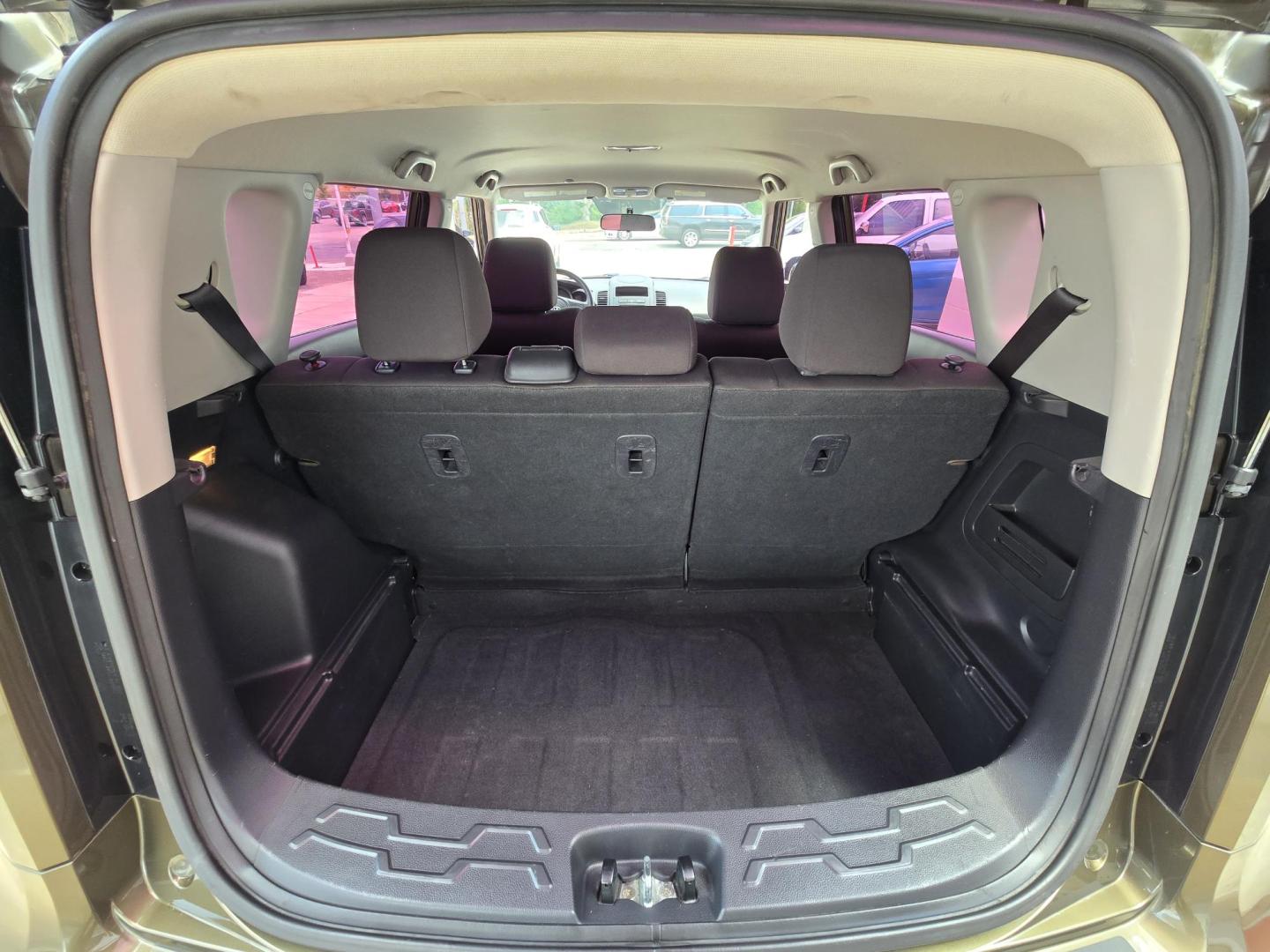 2013 Kia Soul Base (KNDJT2A59D7) with an 1.6L L4 DOHC 16V engine, 5-Speed Manual transmission, located at 503 West Court, Seguin, TX, 78155, (830) 379-3373, 29.568621, -97.969803 - 2013 Kia Soul Base with a 1.6L L4 DOHC 16V, Standard Transmission, Tilt, Cruise, AM/FM/CD/AUX Stereo, Power Windows and Locks, Tinted Windows, Rear Wiper, Rear Defroster and more!! - Photo#7