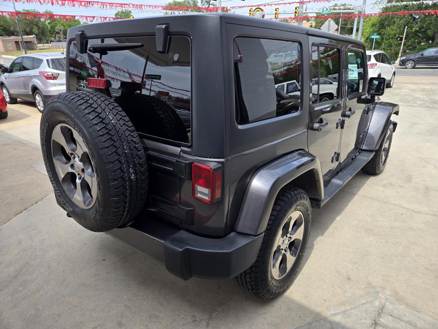 2017 GRAY Jeep Wrangler Unlimited Sahara 4WD (1C4BJWEG5HL) with an 3.6L V6 DOHC 24V FFV engine, Automatic transmission, located at 503 West Court, Seguin, TX, 78155, (830) 379-3373, 29.568621, -97.969803 - 2017 Jeep Wrangler Unlimited Sahara 4WD with a 3.6L V6 DOHC 24V FFV, Automatic, Tilt, Cruise, AM/FM/CD/AUX Stereo, Power Windows, Locks and Side Mirrors, Bluetooth, Removable Hard Top, Tinted Windows, Alloy Wheels, Running Boards, Rear Wiper, Rear Defroster and more!! - Photo#2