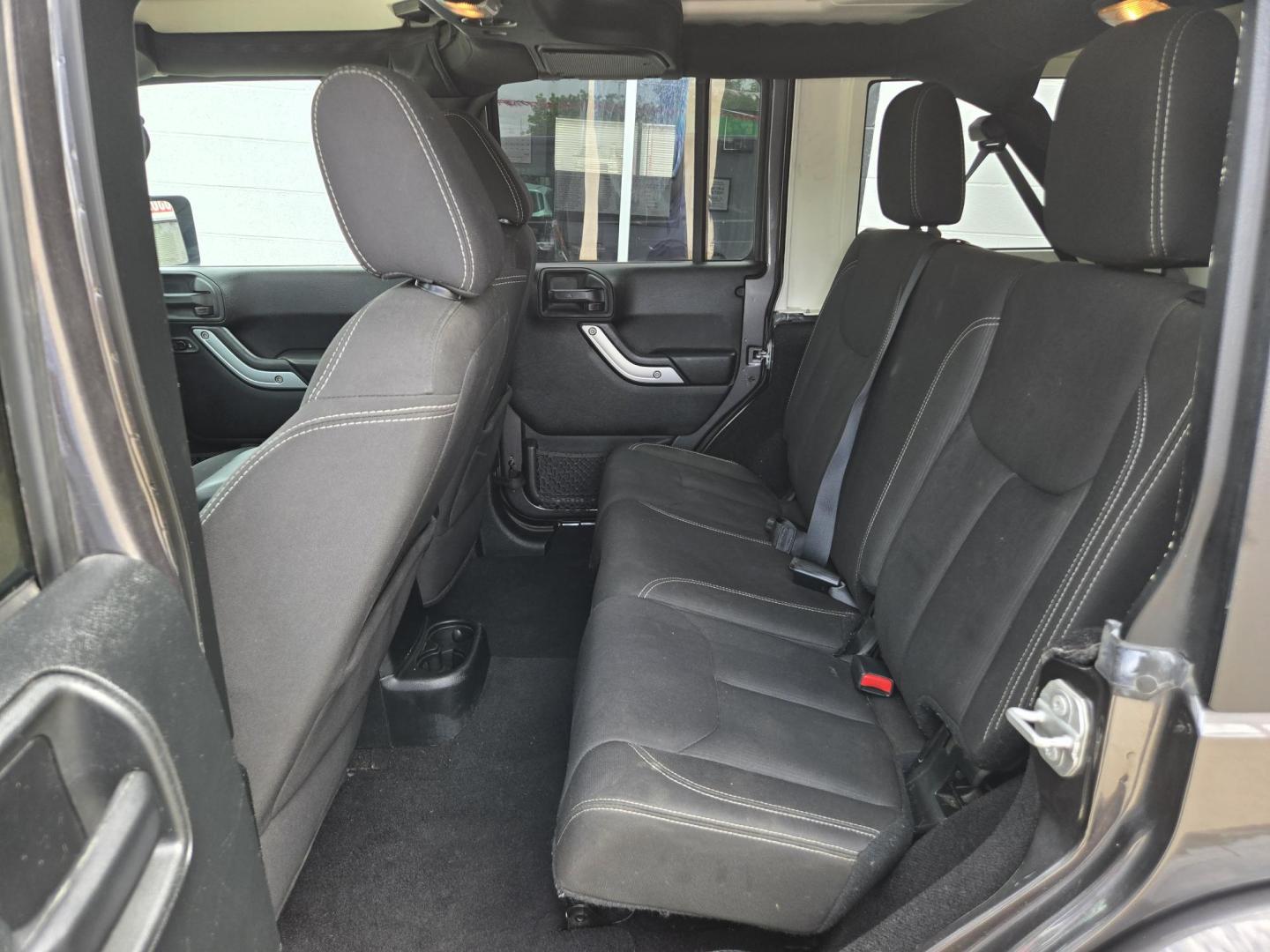 2017 GRAY Jeep Wrangler Unlimited Sahara 4WD (1C4BJWEG5HL) with an 3.6L V6 DOHC 24V FFV engine, Automatic transmission, located at 503 West Court, Seguin, TX, 78155, (830) 379-3373, 29.568621, -97.969803 - 2017 Jeep Wrangler Unlimited Sahara 4WD with a 3.6L V6 DOHC 24V FFV, Automatic, Tilt, Cruise, AM/FM/CD/AUX Stereo, Power Windows, Locks and Side Mirrors, Bluetooth, Removable Hard Top, Tinted Windows, Alloy Wheels, Running Boards, Rear Wiper, Rear Defroster and more!! - Photo#6