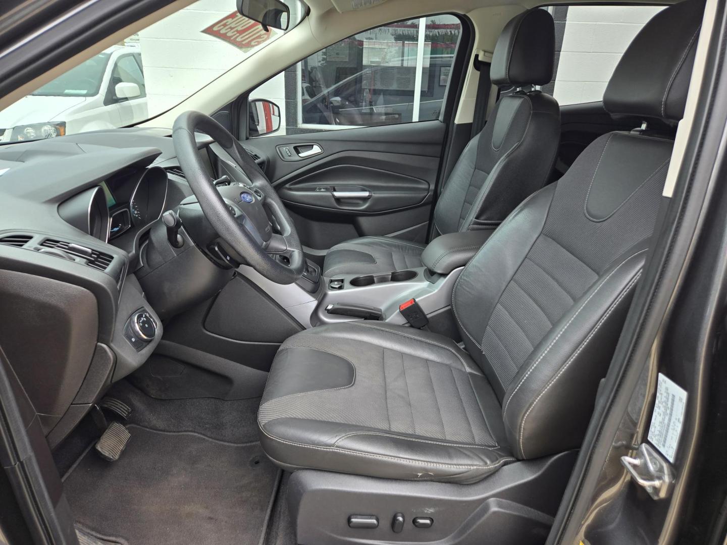 2015 GRAY Ford Escape SE 4WD (1FMCU9G90FU) with an 2.0L L4 DOHC 16V engine, 6-Speed Automatic transmission, located at 503 West Court, Seguin, TX, 78155, (830) 379-3373, 29.568621, -97.969803 - 2015 Ford Escape SE 4WD with a 2.0L L4 DOHC 16V, Automatic, Tilt, Cruise, AM/FM/CD Touchscreen Stereo, Power Windows, Locks, Seat and Side Mirrors, Bluetooth, Dual Climate Control, Rear A/C, Tinted Windows, Backup Camera, Bumper Sensors, Alloy Wheels, Rear Wiper, Rear Defroster and more!! - Photo#4