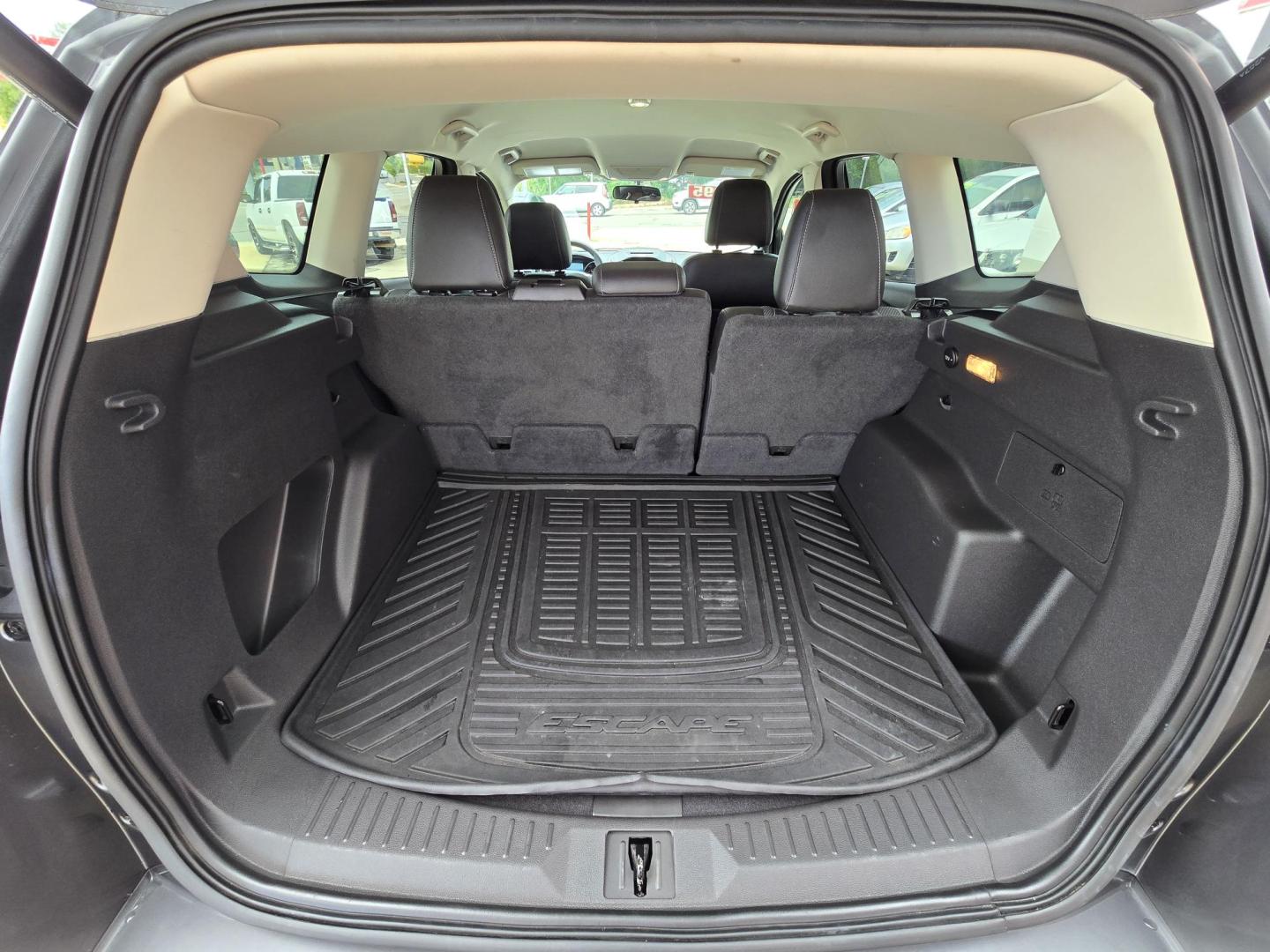 2015 GRAY Ford Escape SE 4WD (1FMCU9G90FU) with an 2.0L L4 DOHC 16V engine, 6-Speed Automatic transmission, located at 503 West Court, Seguin, TX, 78155, (830) 379-3373, 29.568621, -97.969803 - 2015 Ford Escape SE 4WD with a 2.0L L4 DOHC 16V, Automatic, Tilt, Cruise, AM/FM/CD Touchscreen Stereo, Power Windows, Locks, Seat and Side Mirrors, Bluetooth, Dual Climate Control, Rear A/C, Tinted Windows, Backup Camera, Bumper Sensors, Alloy Wheels, Rear Wiper, Rear Defroster and more!! - Photo#7