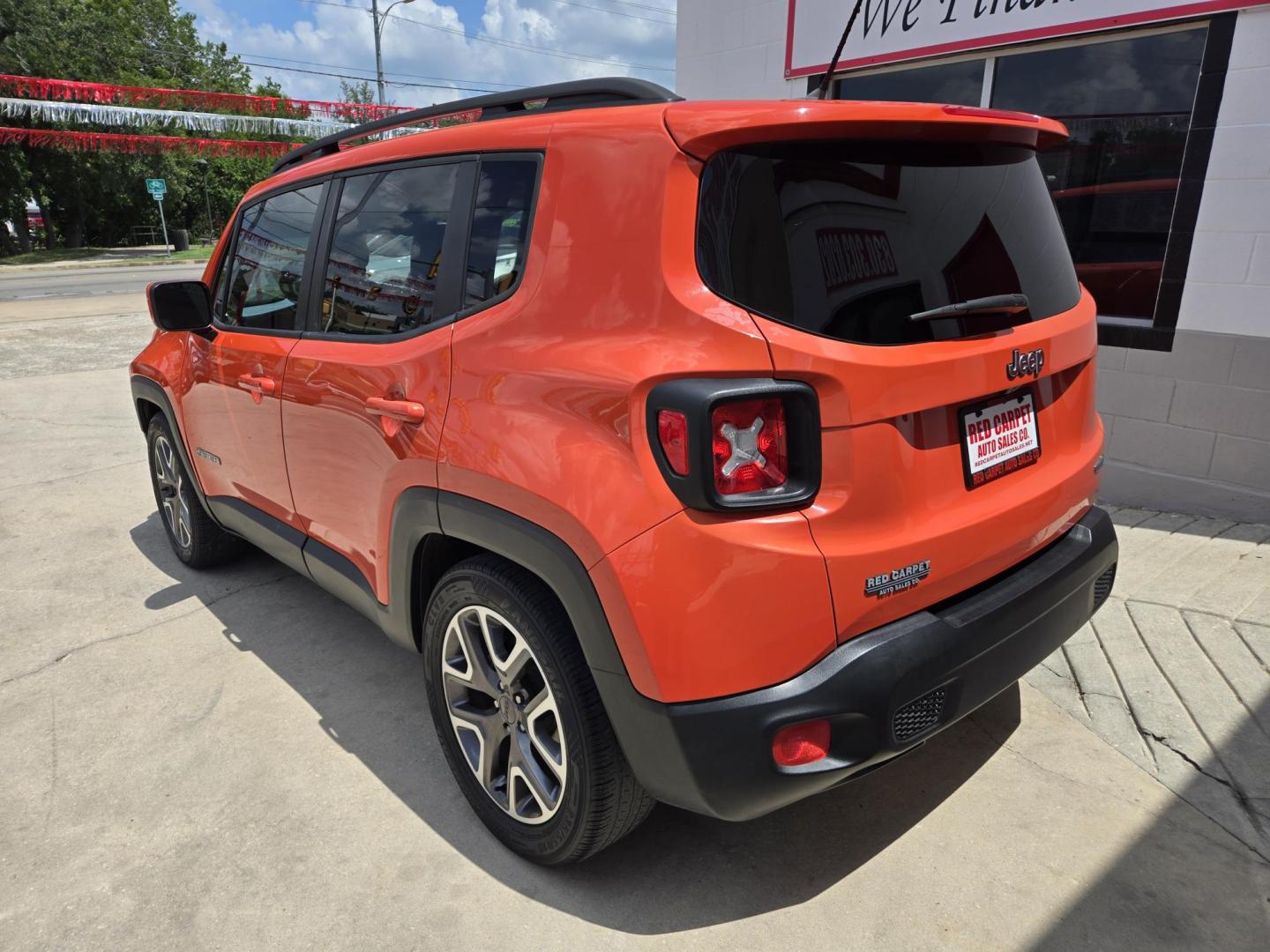 2016 Orange Jeep Renegade Latitude FWD (ZACCJABT1GP) with an 2.4L L4 DOHC 16V engine, Automatic transmission, located at 503 West Court, Seguin, TX, 78155, (830) 379-3373, 29.568621, -97.969803 - 2016 Jeep Renegade Latitude FWD with a 2.4L L4 DOHC 16V, Automatic, Tilt, Cruise, AM/FM/AUX Touchscreen Stereo, Power Windows, Locks, Seat and Side Mirrors, Bluetooth, Dual Climate Control, Automatic Headlights, Backup Camera, Alloy Wheels, Rear Wiper, Rear Defroster and more!! - Photo#3