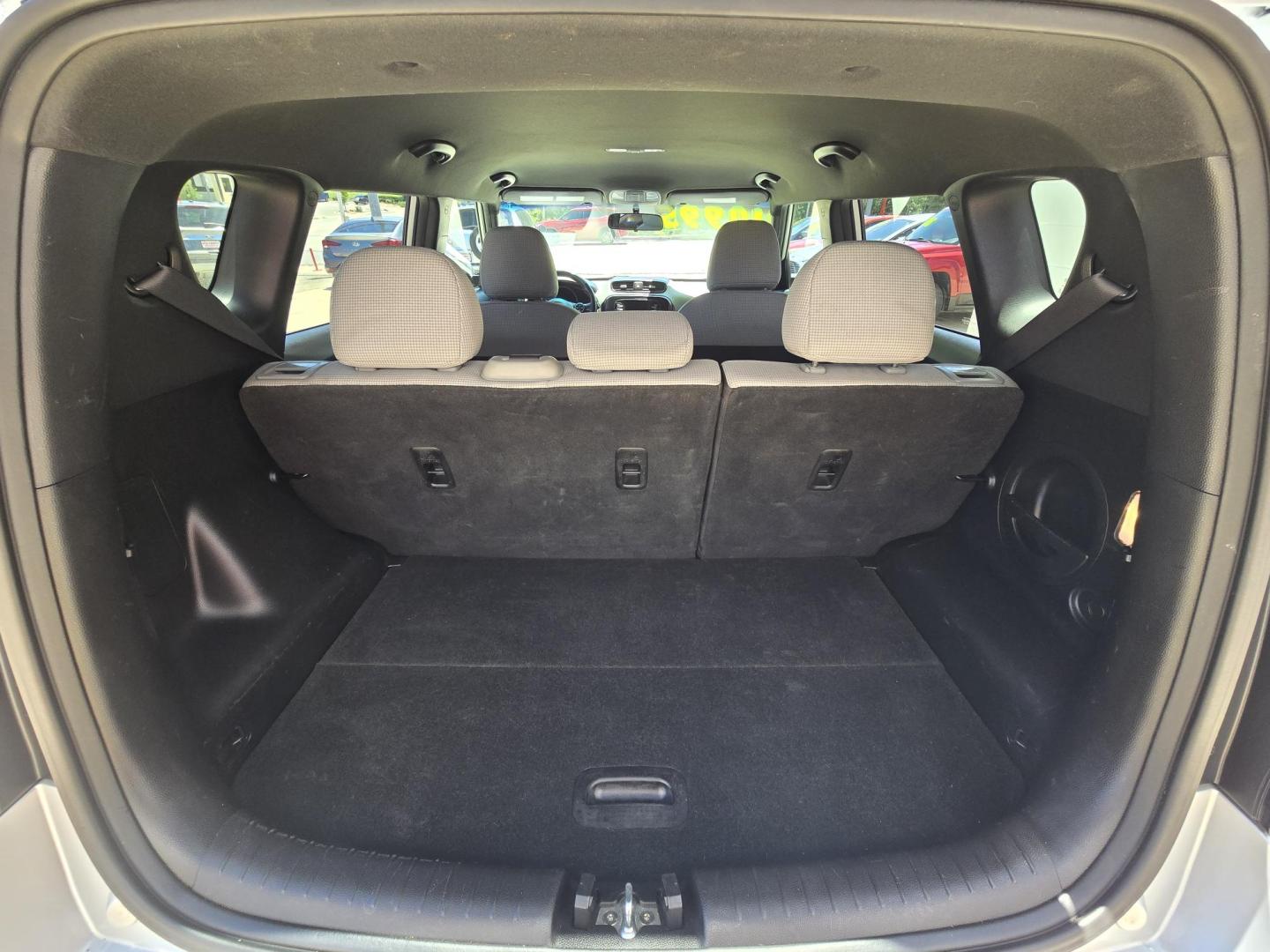2017 SILVER Kia Soul ! (KNDJN2A20H7) with an 1.6L L4 DOHC 16V engine, Automatic transmission, located at 503 West Court, Seguin, TX, 78155, (830) 379-3373, 29.568621, -97.969803 - 2017 Kia Soul ! with a 1.6L L4 DOHC 16V, Automatic, Tilt, Cruise, AM/FM/AUX Stereo, Power Windows, Locks and Side Mirrors, Bluetooth, Tinted Windows, Alloy Wheels, Rear Wiper, Rear Defroster and more!! - Photo#7