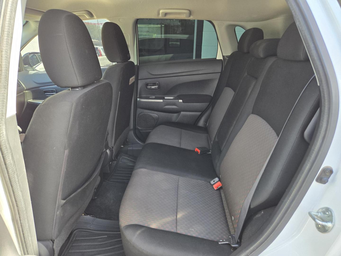 2018 WHITE Mitsubishi Outlander Sport 2.0 ES CVT (JA4AP3AUXJZ) with an 2.0L L4 DOHC 16V engine, CVT transmission, located at 503 West Court, Seguin, TX, 78155, (830) 379-3373, 29.568621, -97.969803 - 2018 Mitsubishi Outlander Sport ES with a 2.0L L4 DOHC 16V, Automatic, Tilt, Cruise, AM/FM Touchscreen Stereo, Power Windows, Locks and Side Mirrors, Bluetooth, Tinted Windows, Backup Camera, Alloy Wheels, Rear Wiper, Rear Defroster and more!! - Photo#6