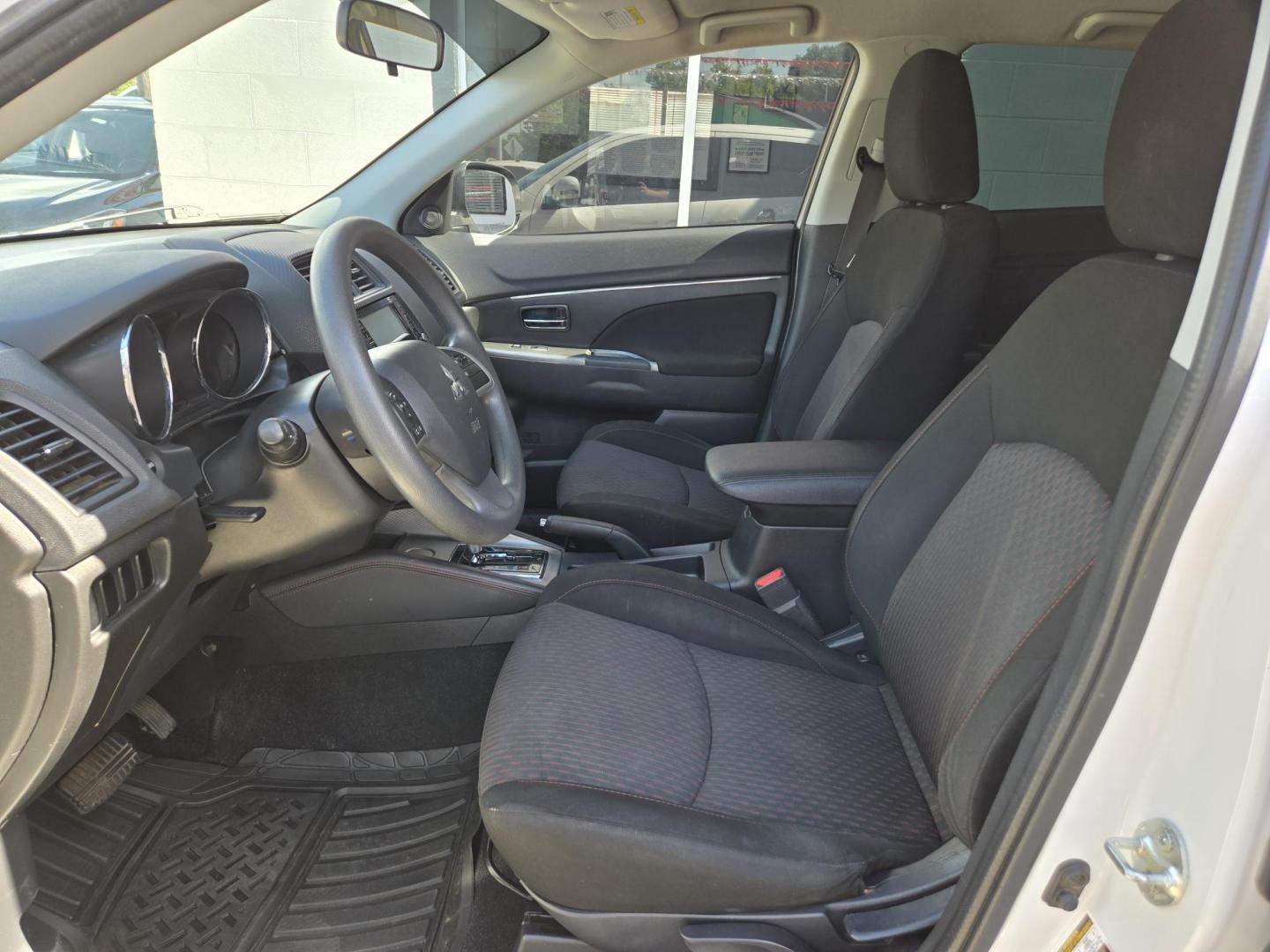 2018 WHITE Mitsubishi Outlander Sport 2.0 ES CVT (JA4AP3AUXJZ) with an 2.0L L4 DOHC 16V engine, CVT transmission, located at 503 West Court, Seguin, TX, 78155, (830) 379-3373, 29.568621, -97.969803 - 2018 Mitsubishi Outlander Sport ES with a 2.0L L4 DOHC 16V, Automatic, Tilt, Cruise, AM/FM Touchscreen Stereo, Power Windows, Locks and Side Mirrors, Bluetooth, Tinted Windows, Backup Camera, Alloy Wheels, Rear Wiper, Rear Defroster and more!! - Photo#4