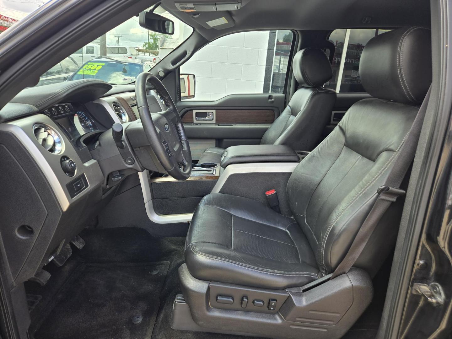 2013 Black Ford F-150 Platinum SuperCrew 6.5-ft. Bed 2WD (1FTFW1CT6DK) with an 3.5L V6 TURBO engine, 6-Speed Automatic transmission, located at 503 West Court, Seguin, TX, 78155, (830) 379-3373, 29.568621, -97.969803 - 2013 Ford F-150 Platinum SuperCrew 6.5-ft. Bed 2WD with a 3.5L V6 TURBO, Automatic, Tilt, Cruise, AM/FM/CD Touchscreen Stereo, Power Windows, Locks, Seat and Side Mirrors, Leather Seating, Bluetooth, Dual Climate Control, Rear A/C, Heated and Cooled Seats, Running Boards, Backup Camera, Bumper Senso - Photo#4