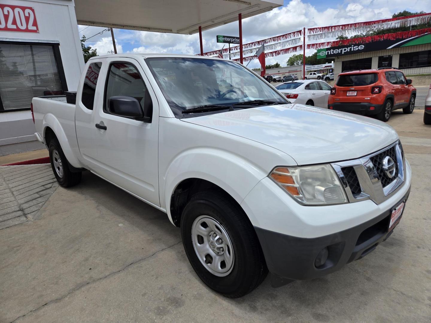 2018 WHITE Nissan Frontier SV King Cab I4 5MT 2WD (1N6BD0CT1JN) with an 2.5L L4 DOHC 16V engine, Automatic transmission, located at 503 West Court, Seguin, TX, 78155, (830) 379-3373, 29.568621, -97.969803 - 2018 Nissan Frontier SV King Cab 2WD with a 2.5L L4 DOHC 16V, Automatic, Cruise, AM/FM/CD/AUX Stereo, Bluetooth, Toolbox, Alloy Wheels, Backup Camera and more!! - Photo#1