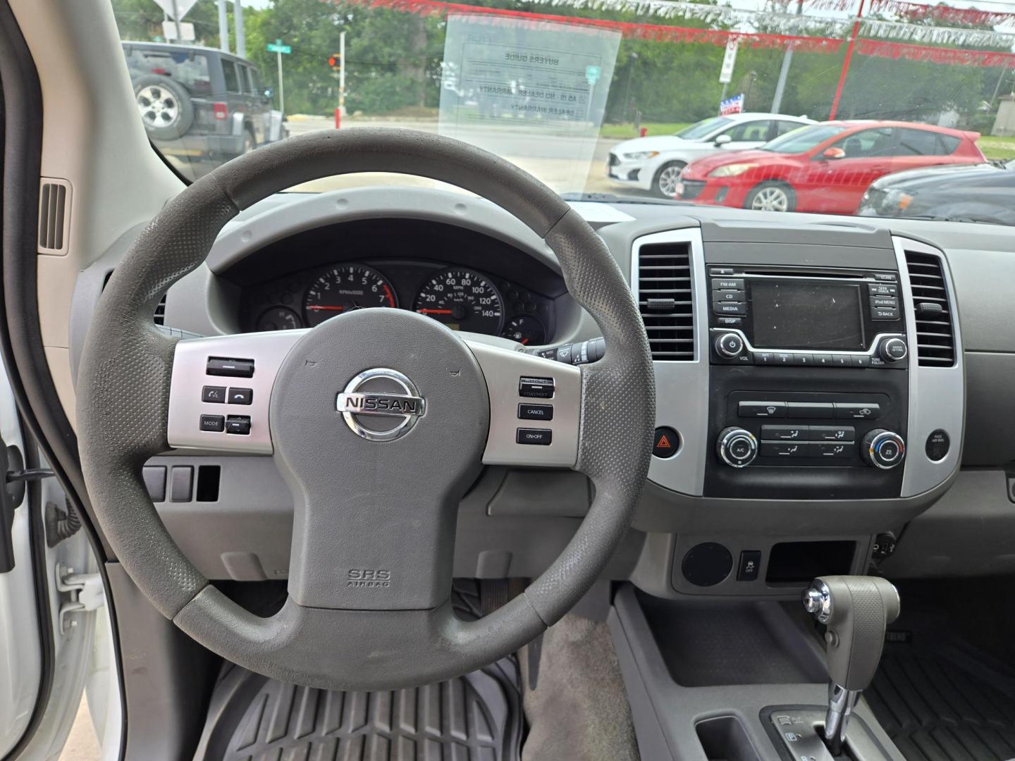 2018 WHITE Nissan Frontier SV King Cab I4 5MT 2WD (1N6BD0CT1JN) with an 2.5L L4 DOHC 16V engine, Automatic transmission, located at 503 West Court, Seguin, TX, 78155, (830) 379-3373, 29.568621, -97.969803 - 2018 Nissan Frontier SV King Cab 2WD with a 2.5L L4 DOHC 16V, Automatic, Cruise, AM/FM/CD/AUX Stereo, Bluetooth, Toolbox, Alloy Wheels, Backup Camera and more!! - Photo#5