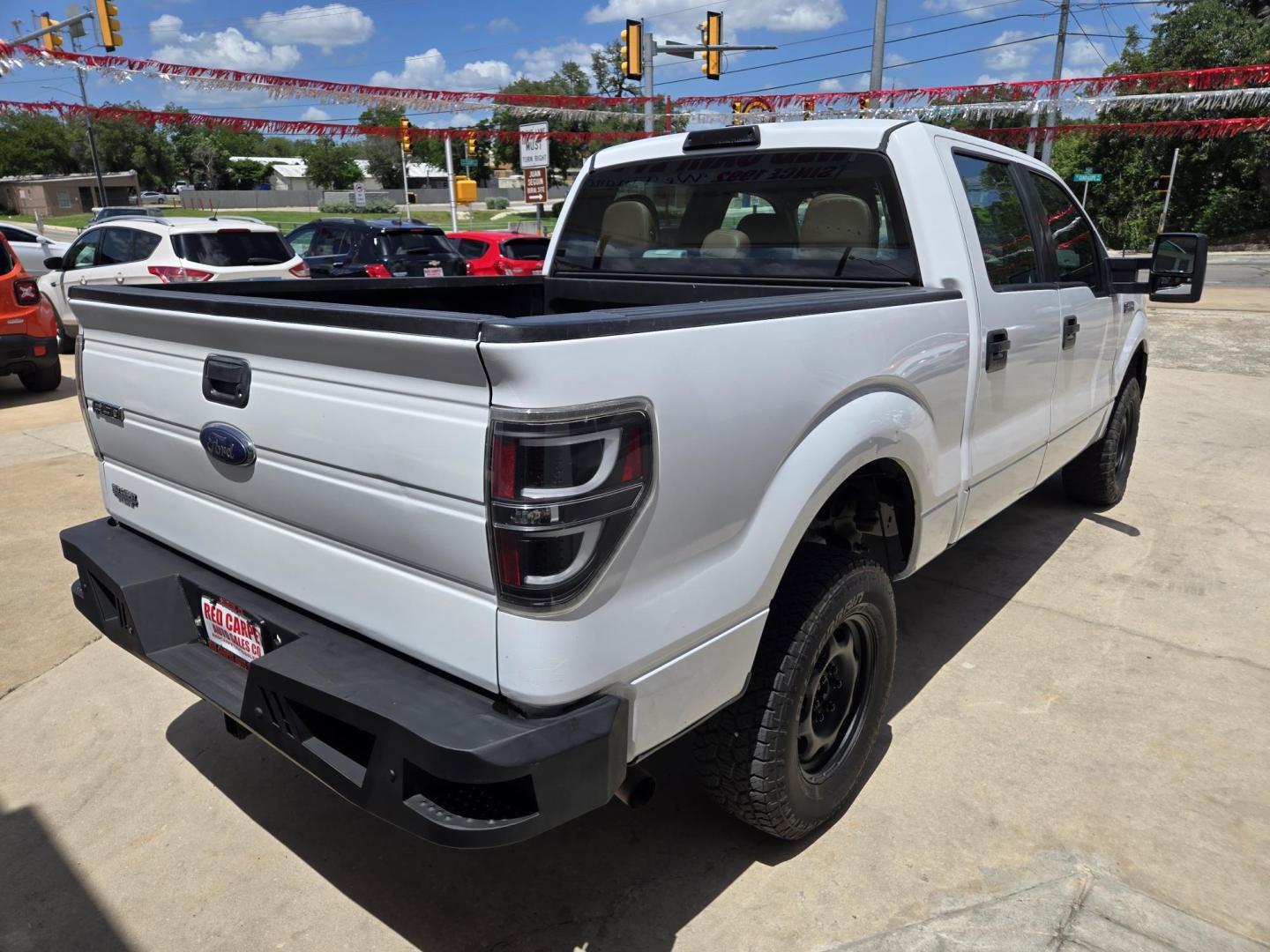 2014 WHITE Ford F-150 XL SuperCrew 5.5-ft. Bed 4WD (1FTFW1EFXEK) with an 5.0L V8 engine, 6-Speed Automatic transmission, located at 503 West Court, Seguin, TX, 78155, (830) 379-3373, 29.568621, -97.969803 - 2014 Ford F-150 XL SuperCrew 5.5-ft. Bed 4WD with a 5.0L V8, Automatic, Tilt, Cruise, AM/FM/CD/AUX Stereo, Bluetooth, Custom Seating, Custom Interior Trim, Trailer Towing, Steel Bumper and more!! - Photo#2