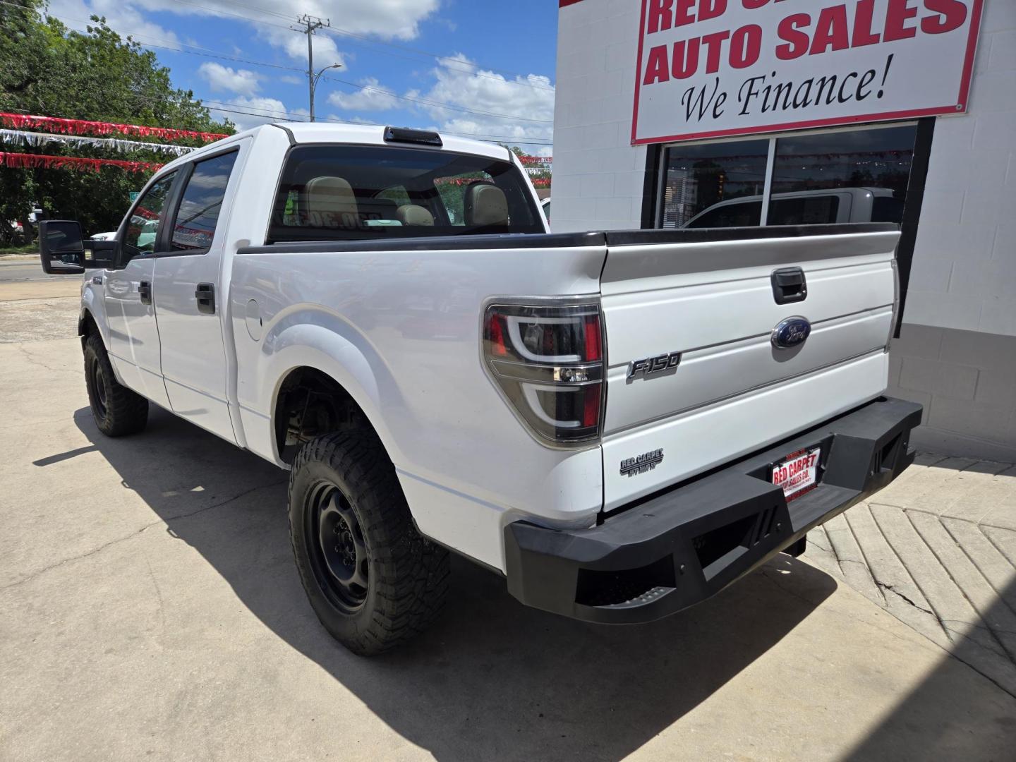 2014 WHITE Ford F-150 XL SuperCrew 5.5-ft. Bed 4WD (1FTFW1EFXEK) with an 5.0L V8 engine, 6-Speed Automatic transmission, located at 503 West Court, Seguin, TX, 78155, (830) 379-3373, 29.568621, -97.969803 - 2014 Ford F-150 XL SuperCrew 5.5-ft. Bed 4WD with a 5.0L V8, Automatic, Tilt, Cruise, AM/FM/CD/AUX Stereo, Bluetooth, Custom Seating, Custom Interior Trim, Trailer Towing, Steel Bumper and more!! - Photo#3