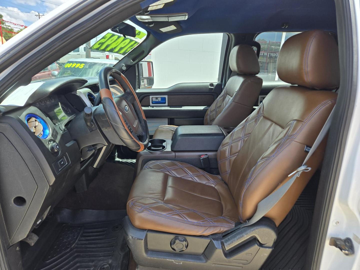 2014 WHITE Ford F-150 XL SuperCrew 5.5-ft. Bed 4WD (1FTFW1EFXEK) with an 5.0L V8 engine, 6-Speed Automatic transmission, located at 503 West Court, Seguin, TX, 78155, (830) 379-3373, 29.568621, -97.969803 - 2014 Ford F-150 XL SuperCrew 5.5-ft. Bed 4WD with a 5.0L V8, Automatic, Tilt, Cruise, AM/FM/CD/AUX Stereo, Bluetooth, Custom Seating, Custom Interior Trim, Trailer Towing, Steel Bumper and more!! - Photo#4