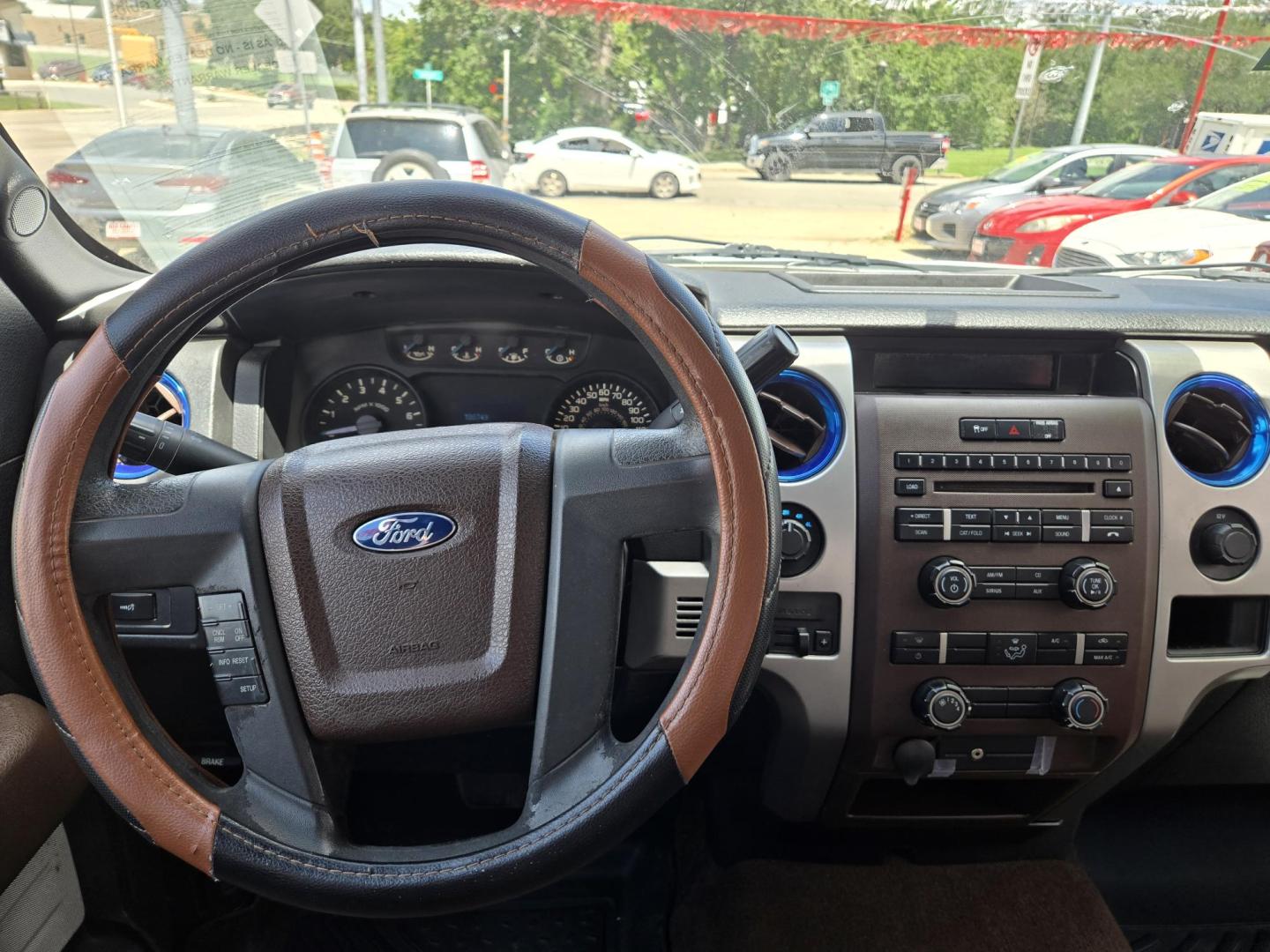 2014 WHITE Ford F-150 XL SuperCrew 5.5-ft. Bed 4WD (1FTFW1EFXEK) with an 5.0L V8 engine, 6-Speed Automatic transmission, located at 503 West Court, Seguin, TX, 78155, (830) 379-3373, 29.568621, -97.969803 - 2014 Ford F-150 XL SuperCrew 5.5-ft. Bed 4WD with a 5.0L V8, Automatic, Tilt, Cruise, AM/FM/CD/AUX Stereo, Bluetooth, Custom Seating, Custom Interior Trim, Trailer Towing, Steel Bumper and more!! - Photo#5