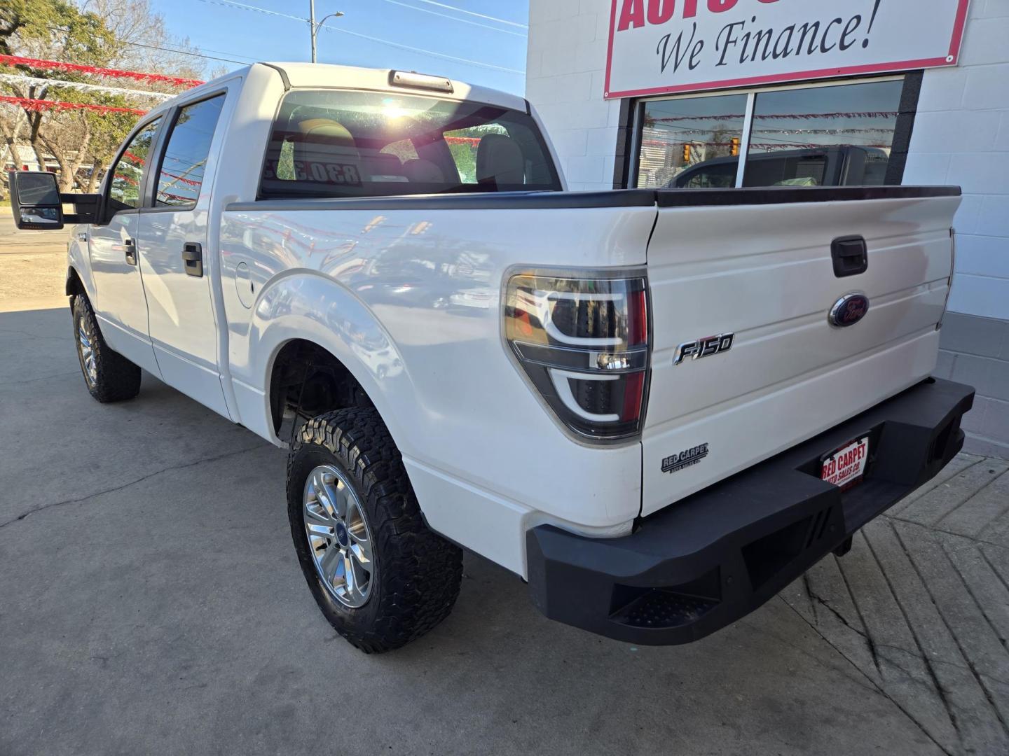 2014 WHITE Ford F-150 XL SuperCrew 5.5-ft. Bed 4WD (1FTFW1EFXEK) with an 5.0L V8 engine, 6-Speed Automatic transmission, located at 503 West Court, Seguin, TX, 78155, (830) 379-3373, 29.568621, -97.969803 - 2014 Ford F-150 XL SuperCrew 5.5-ft. Bed 4WD with a 5.0L V8, Automatic, Tilt, Cruise, AM/FM/CD/AUX Stereo, Bluetooth, Custom Seating, Custom Interior Trim, Trailer Towing, Steel Bumper and more!! - Photo#3